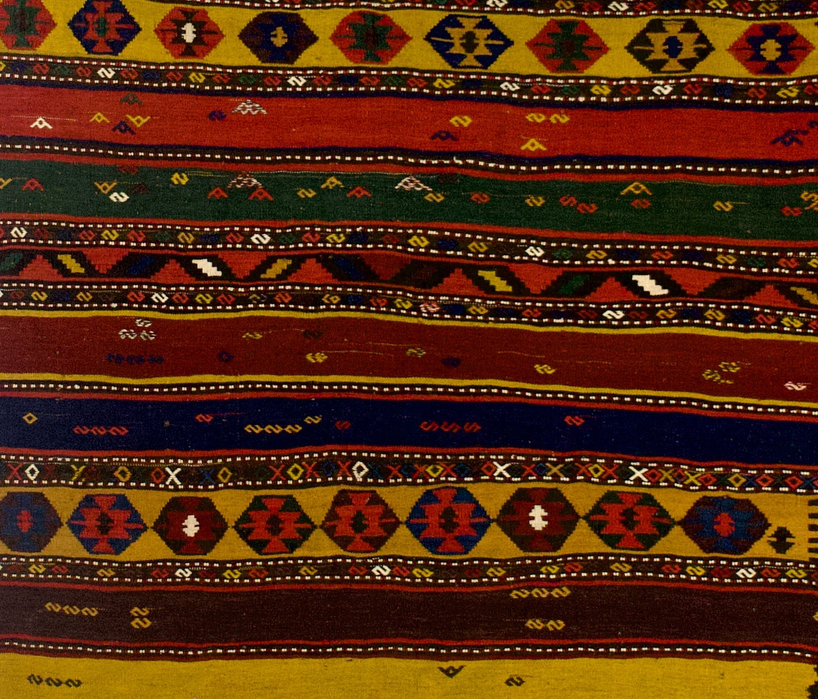 Fine Antique Qashqai Tribal Kilim Rug 5'10" x 11' 0"
