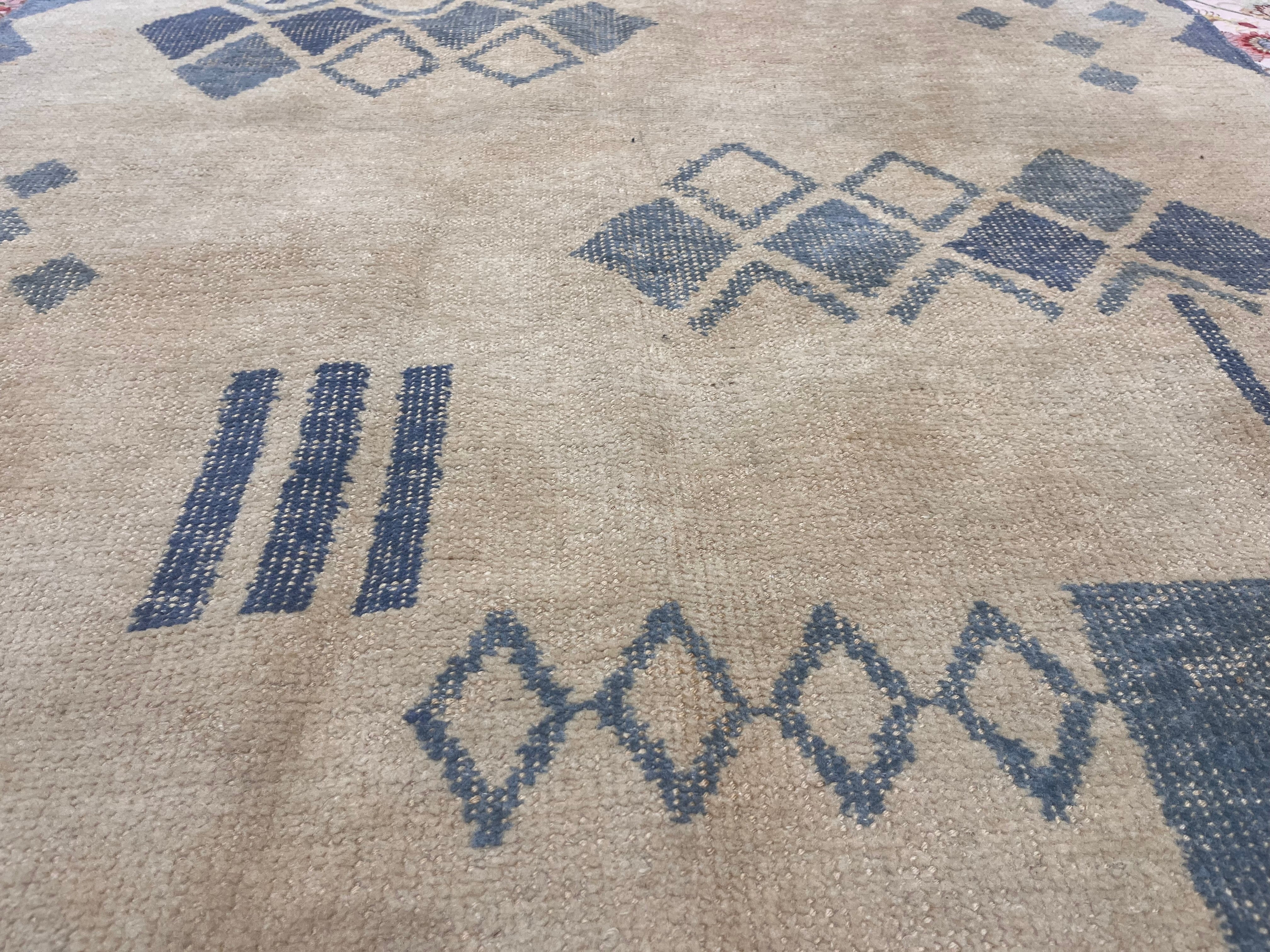 Fine Mid Century Scandinavian Rug 4'0" x 6' 4"
