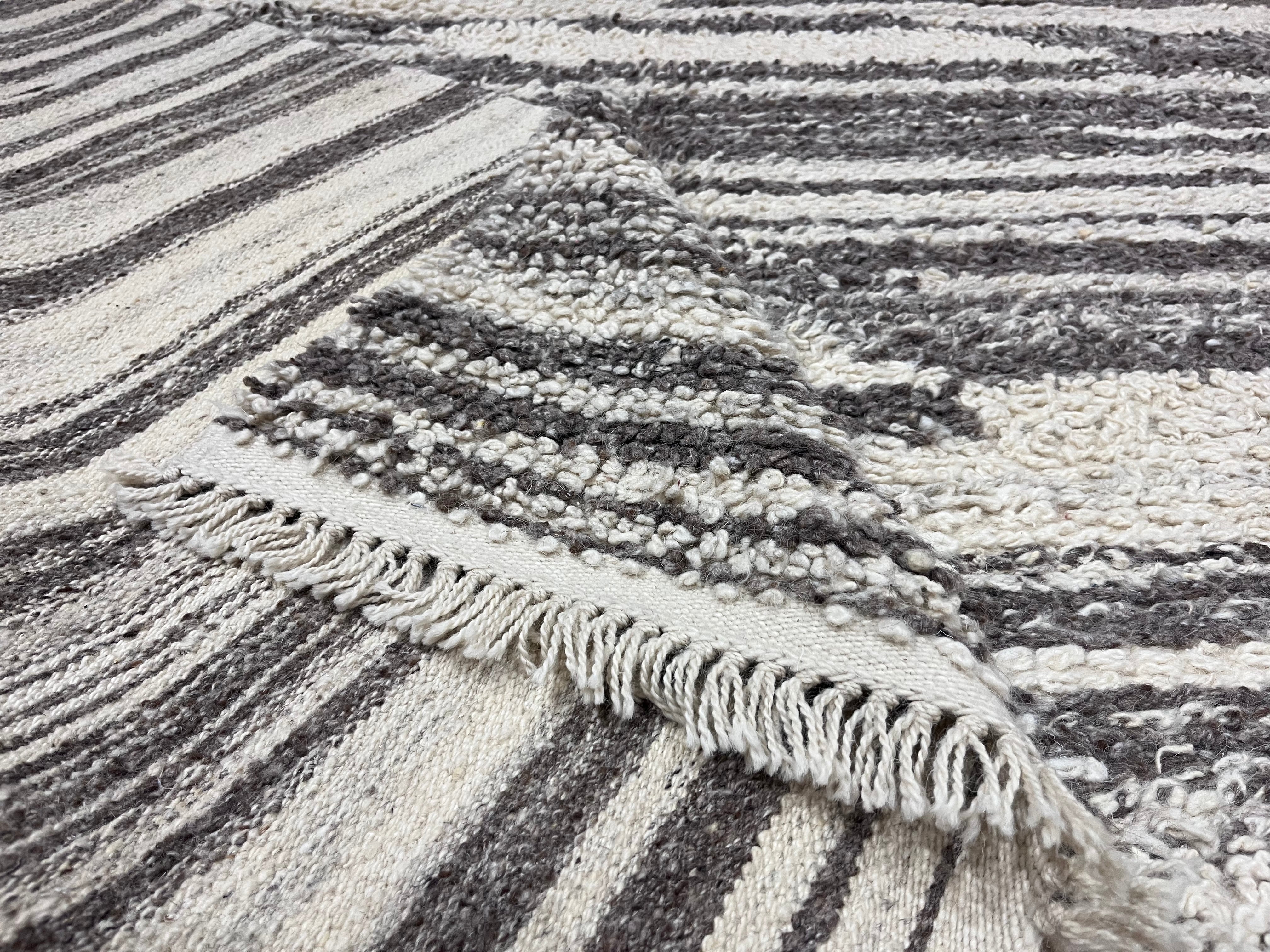 Fine Vintage Moroccan Wool Rug 6' 5'' x 9' 0"