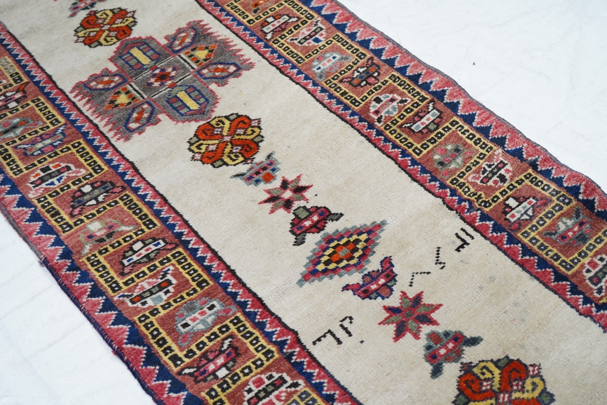 Antique Sarab Long Rug 2'10'' x 9'7''