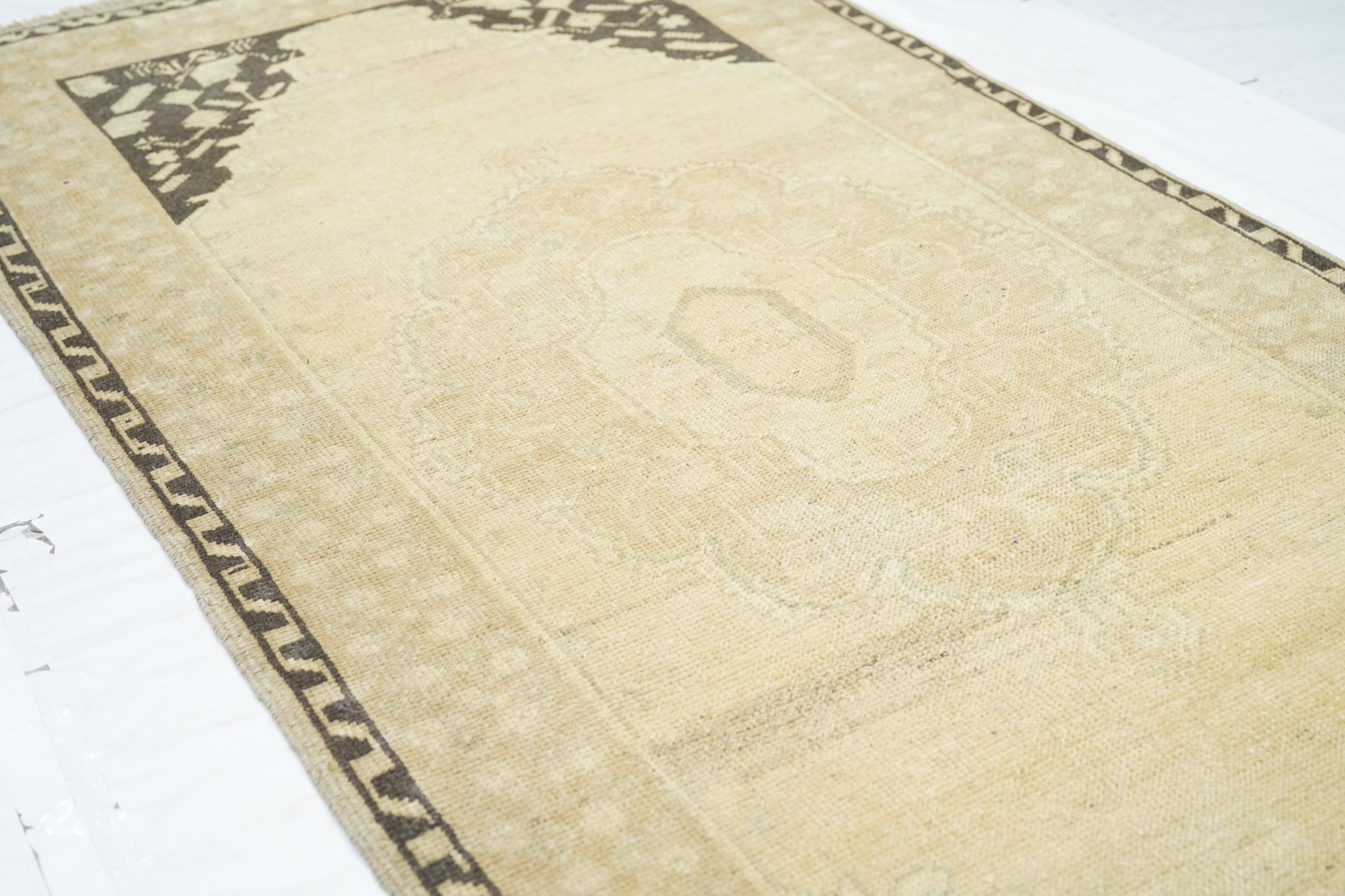 Geometric Rug 2'11'' x 5'10''
