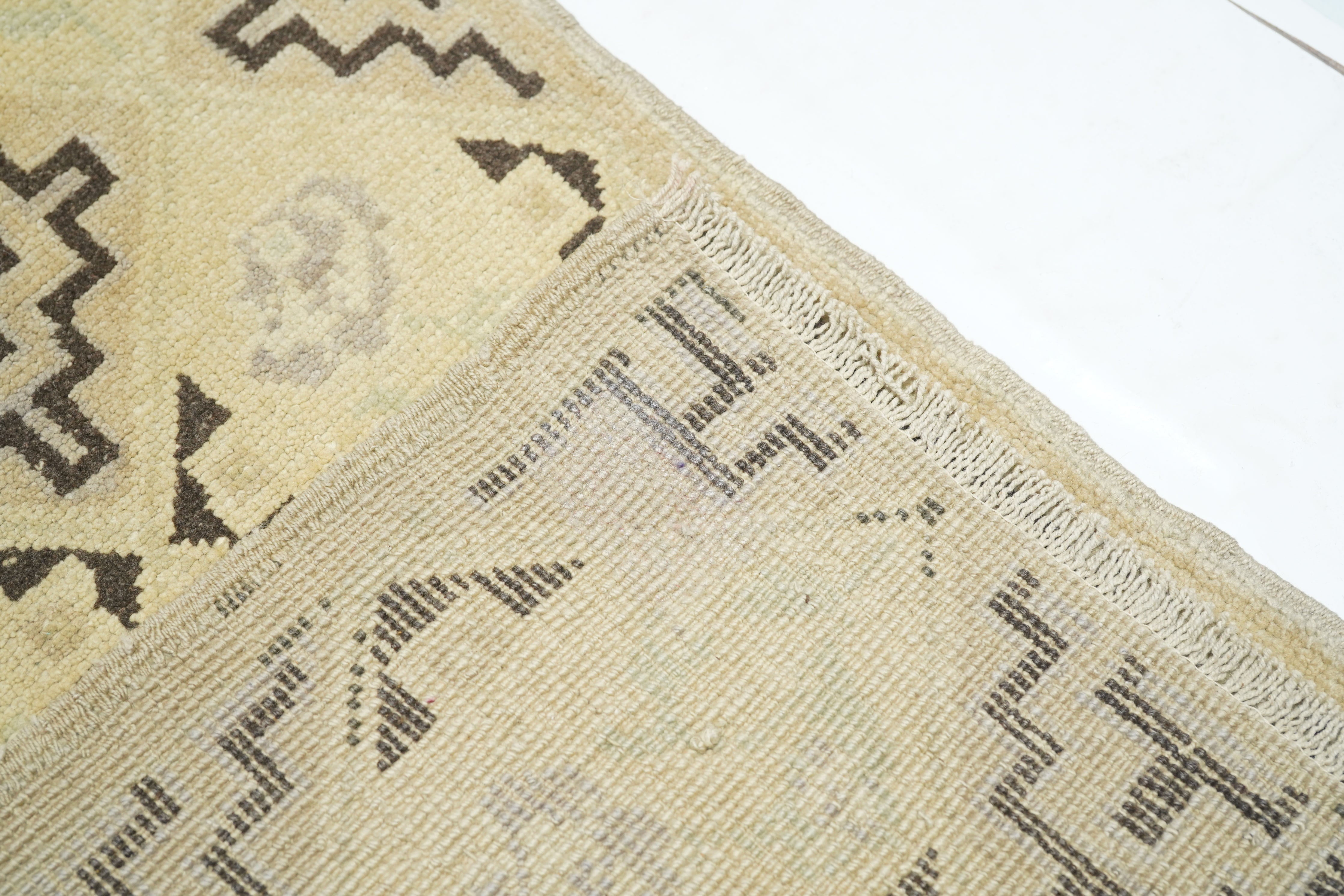 Geometric Rug 2'8'' x 7'0"