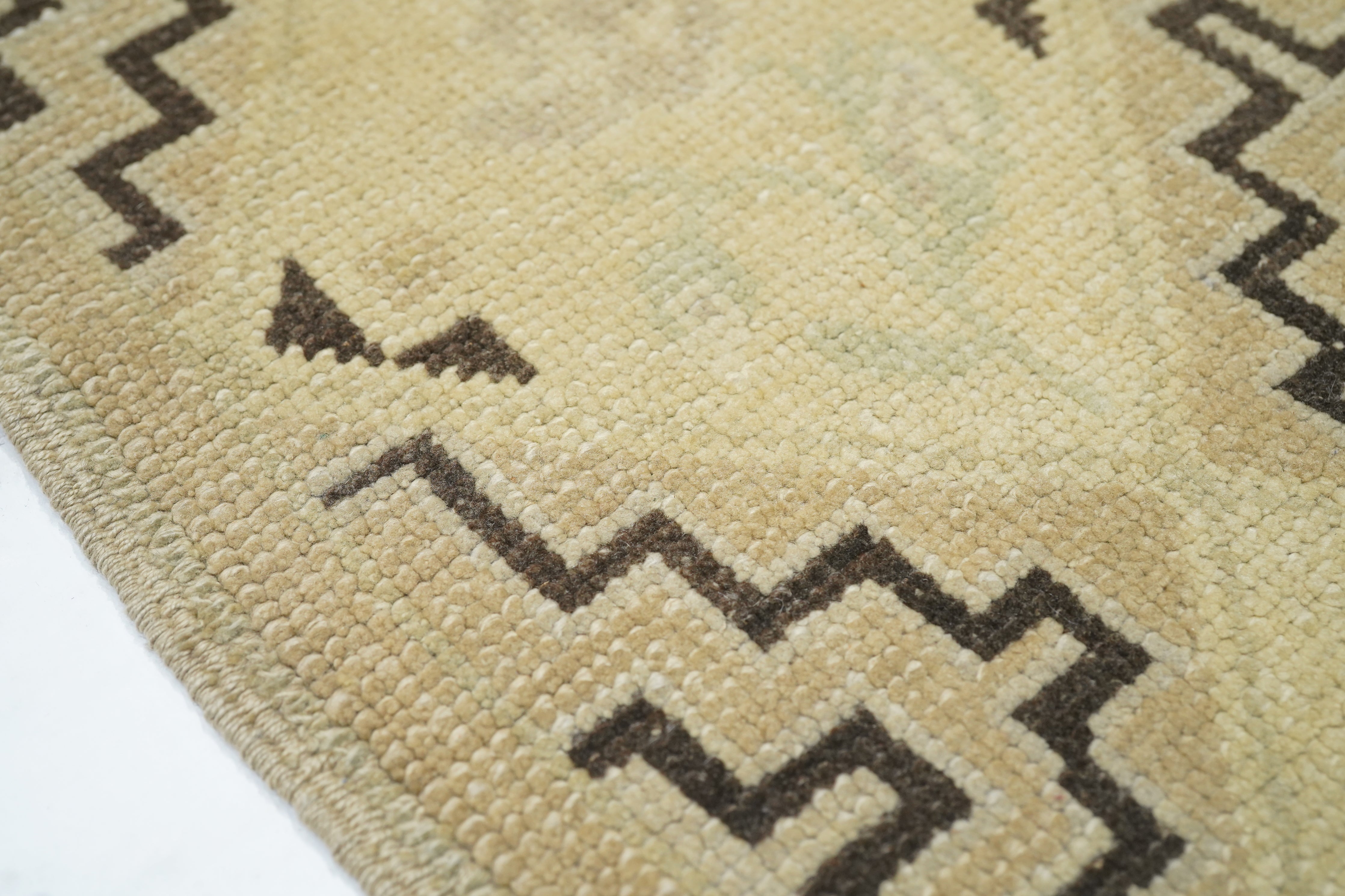 Geometric Rug 2'8'' x 7'0"