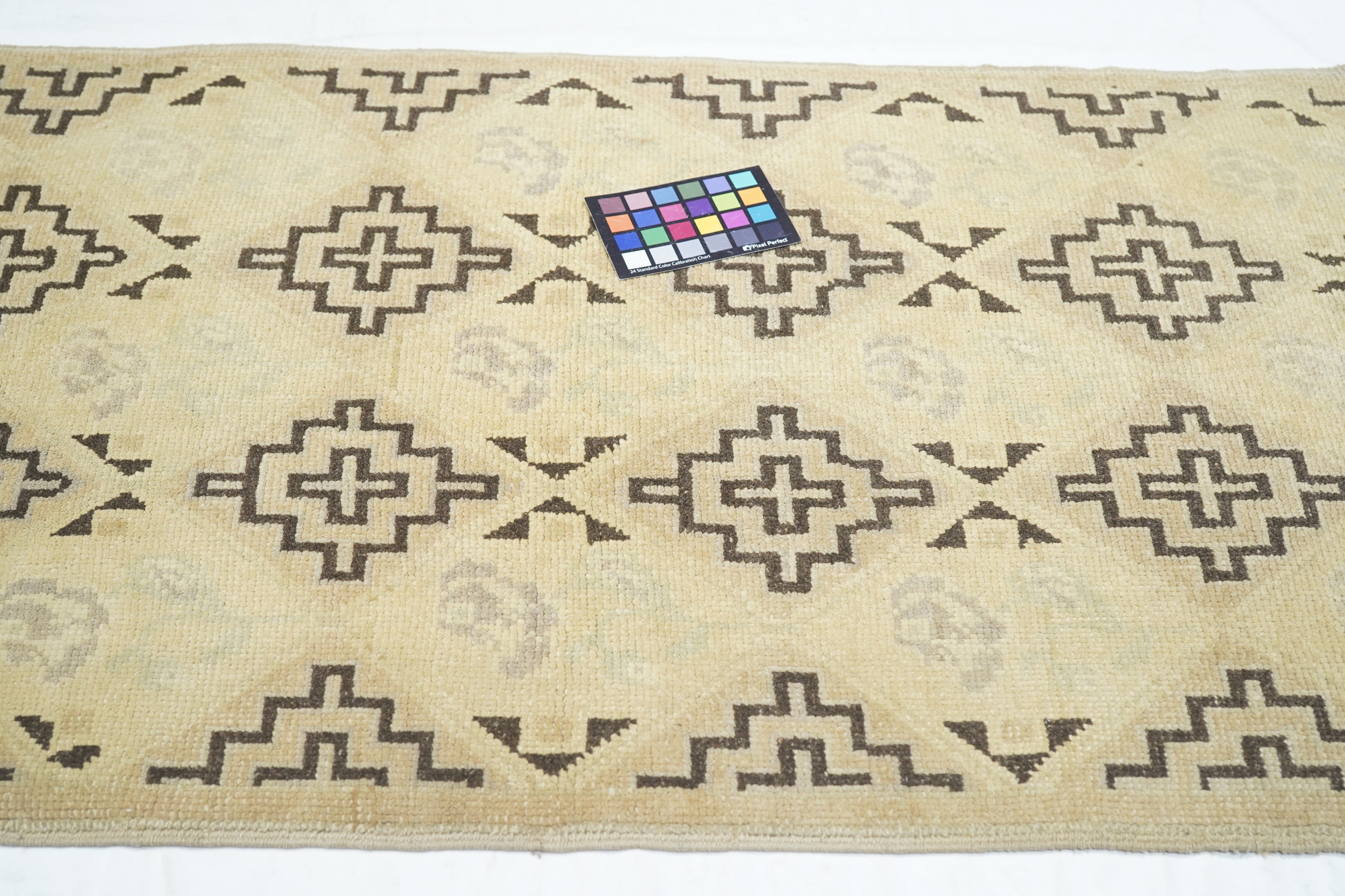 Geometric Rug 2'8'' x 7'0"