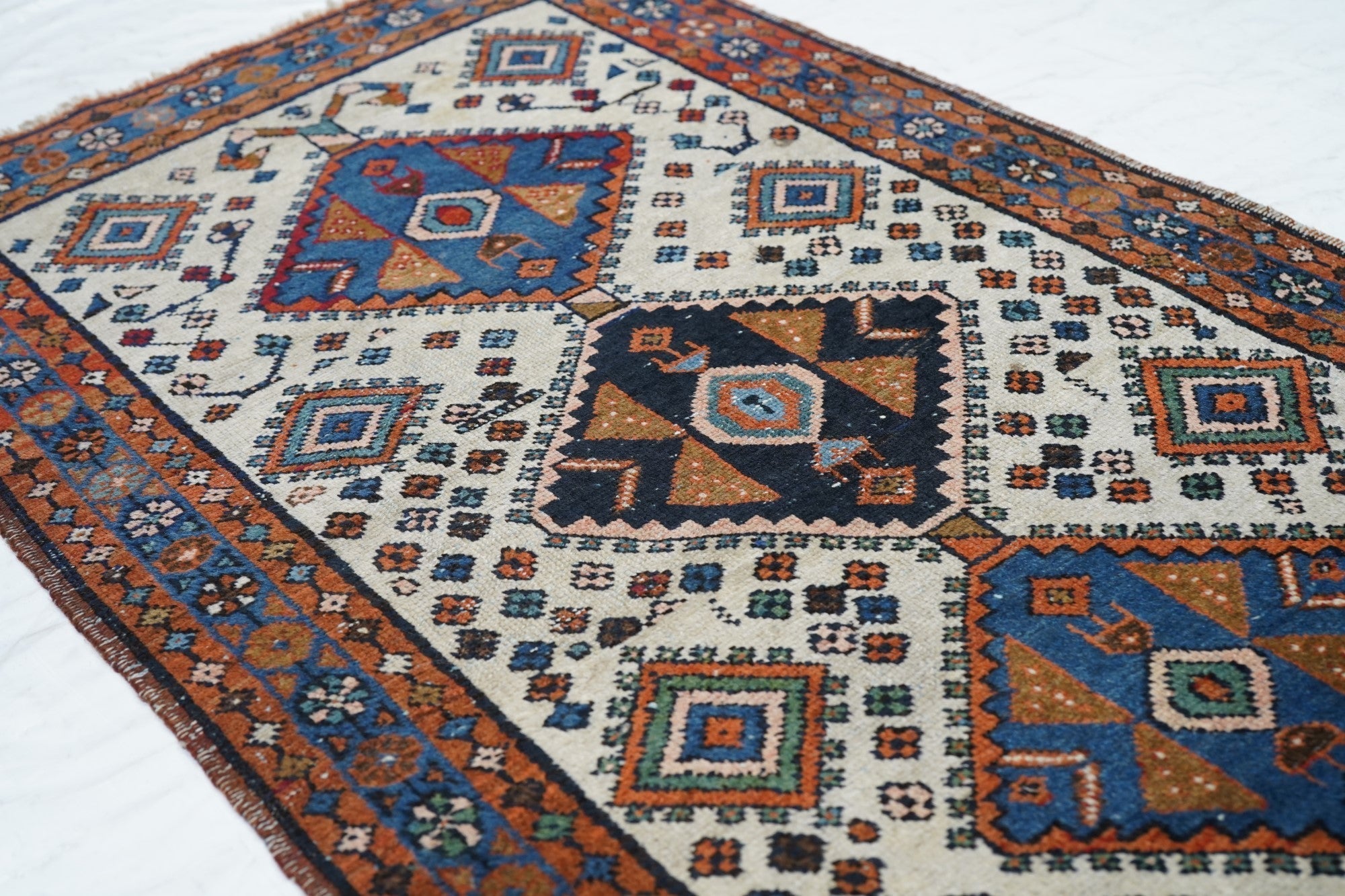 Vintage Persian Rug 2'6'' x 4'6''