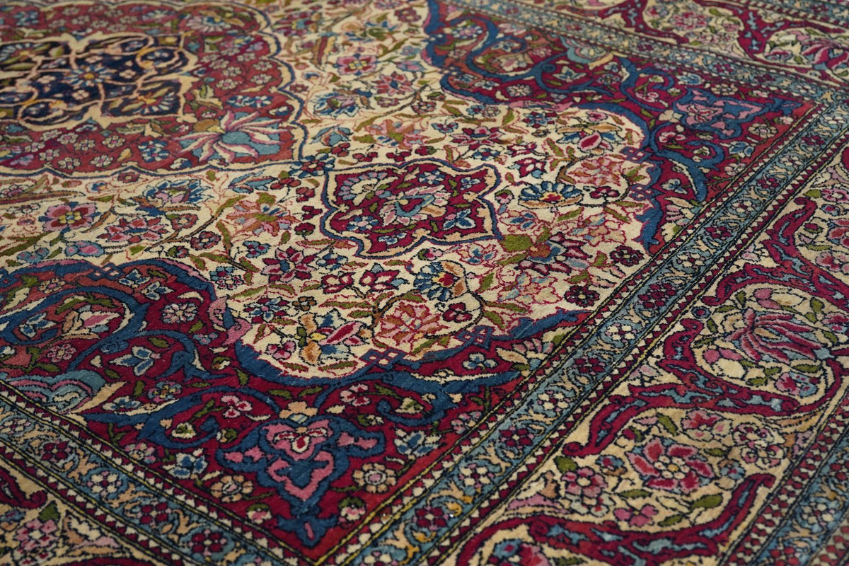 Antique Ivory Isfahan Rug 4'9'' x 7'0''