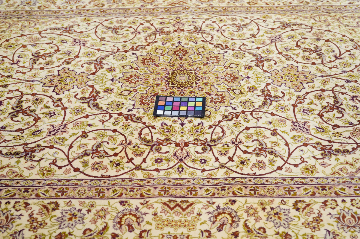 Extremely Fine Isfahan Wool and Silk. Signed Saraf Mamoury Rug 4'10'' x 7'9''