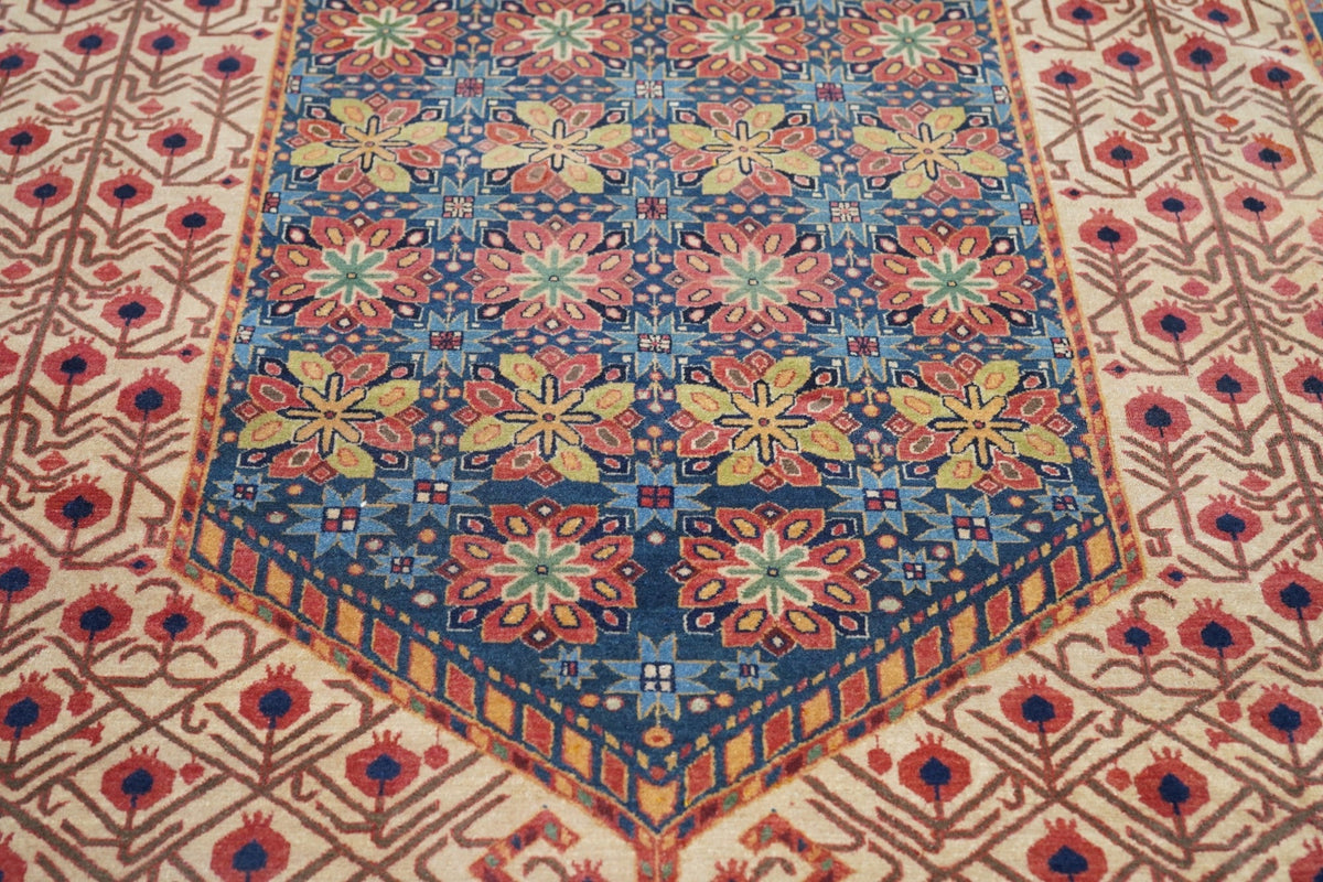 Antique Mohtashem Kashan Rug 4'7'' x 7'0''