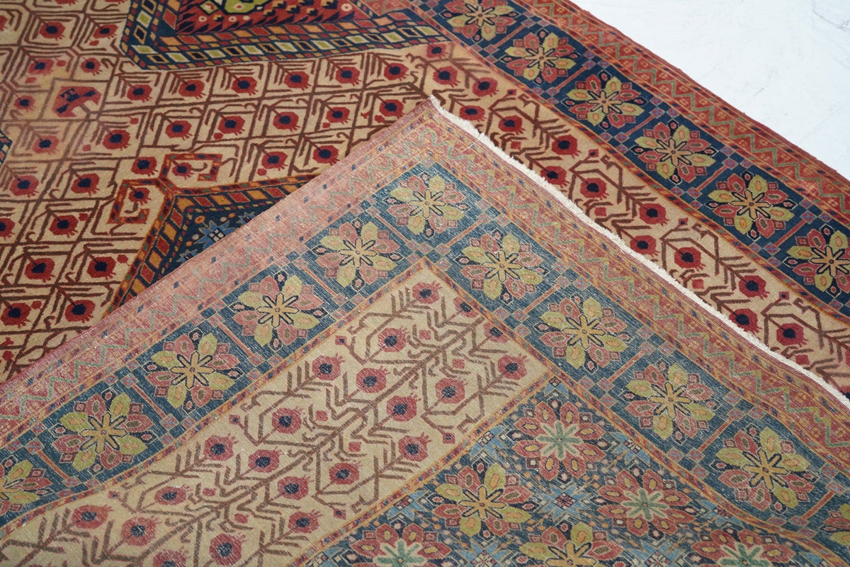 Antique Mohtashem Kashan Rug 4'7'' x 7'0''