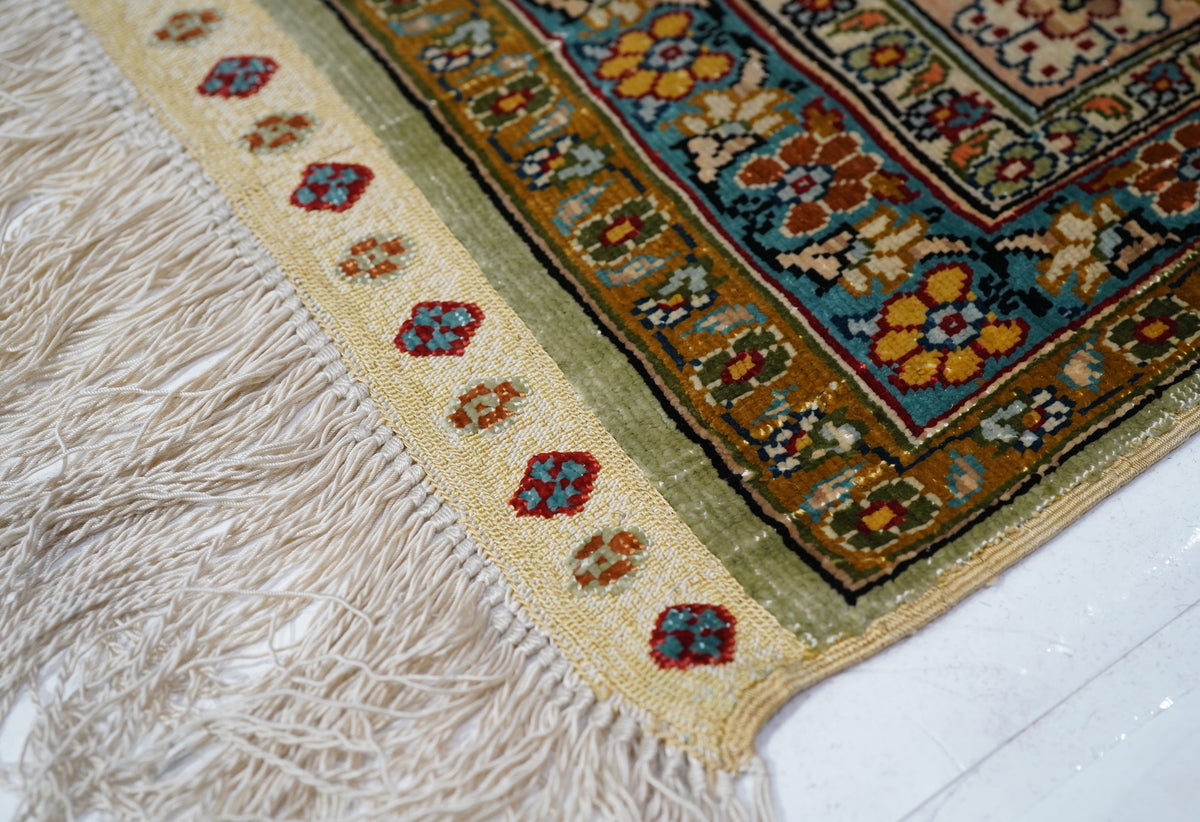 Extremely Fine Antique Silk Hereke Rug 6'6'' x 9'6''