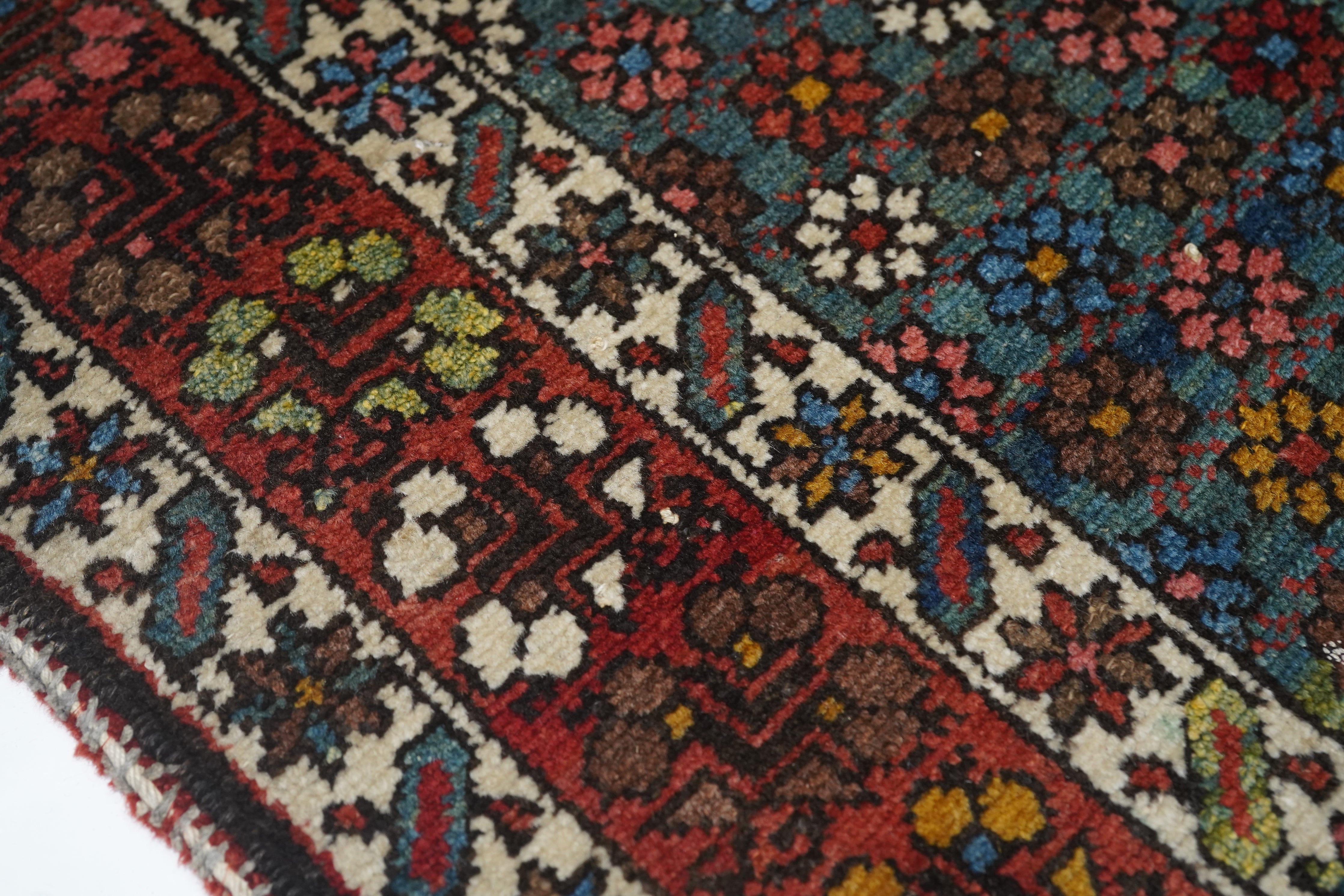 Fine Antique Bakhtiari Rug 4'4'' x 6'8''