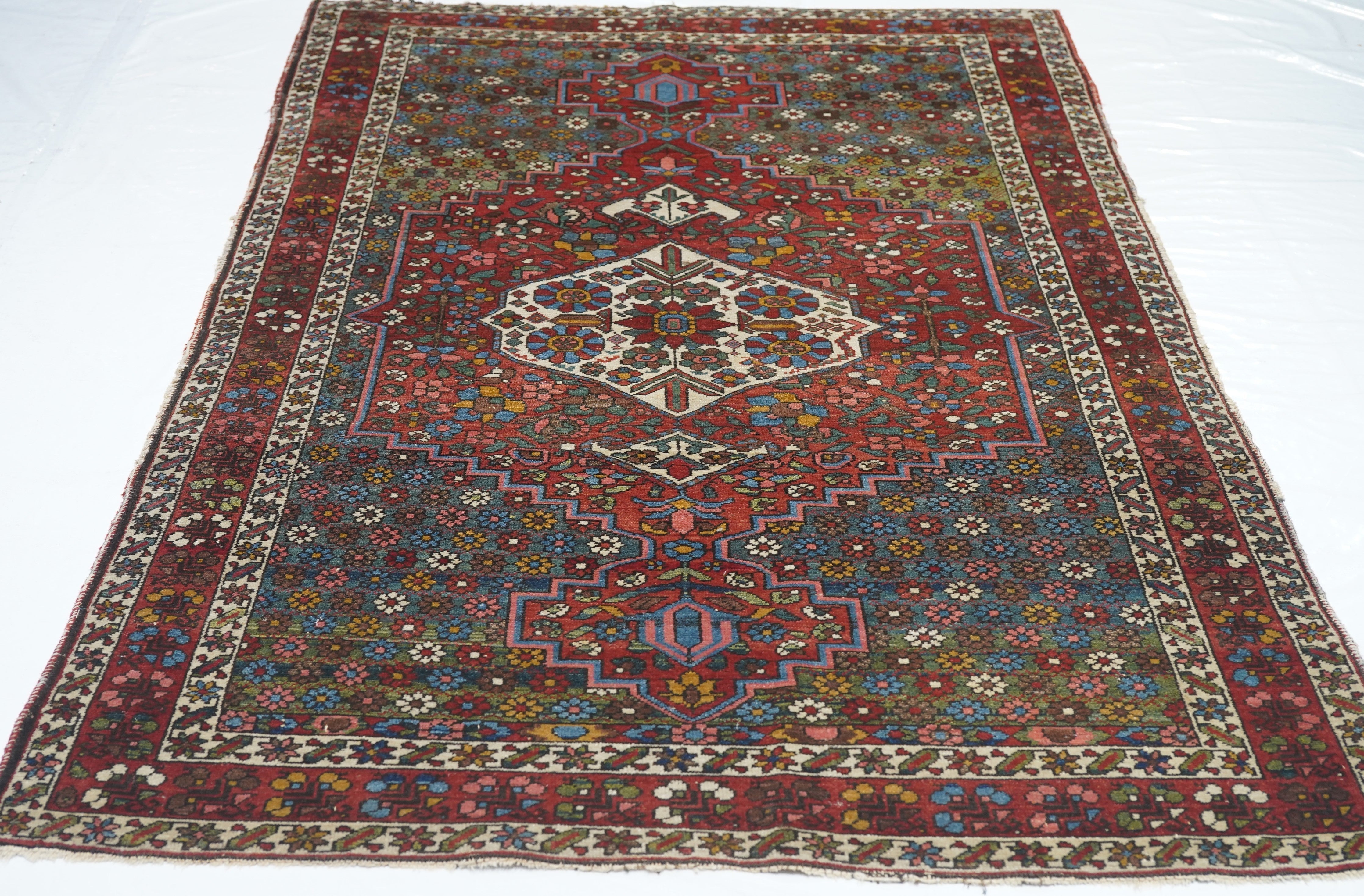 Fine Antique Bakhtiari Rug 4'4'' x 6'8''