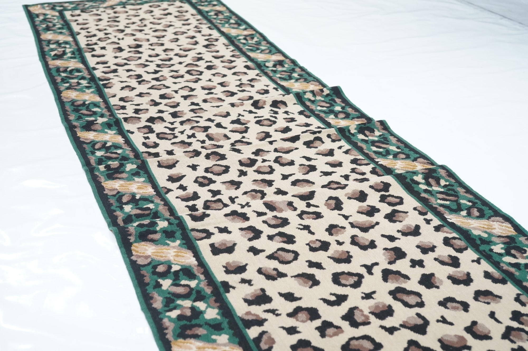 Hand Knotted Needle Point Wool Rug 2'6'' x 9'11''
