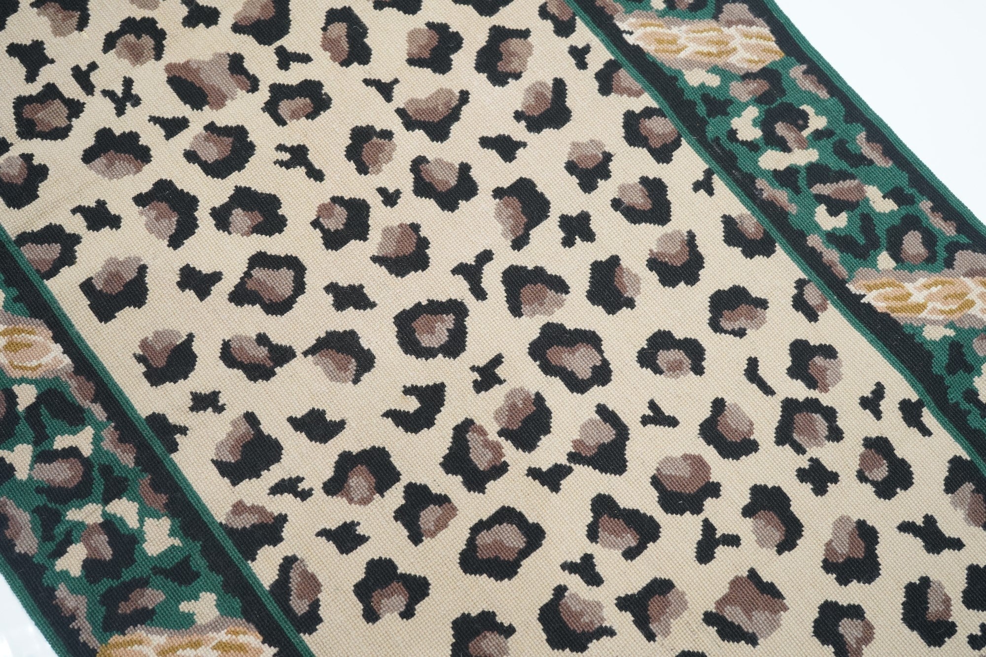Hand Knotted Needle Point Wool Rug 2'6'' x 9'11''