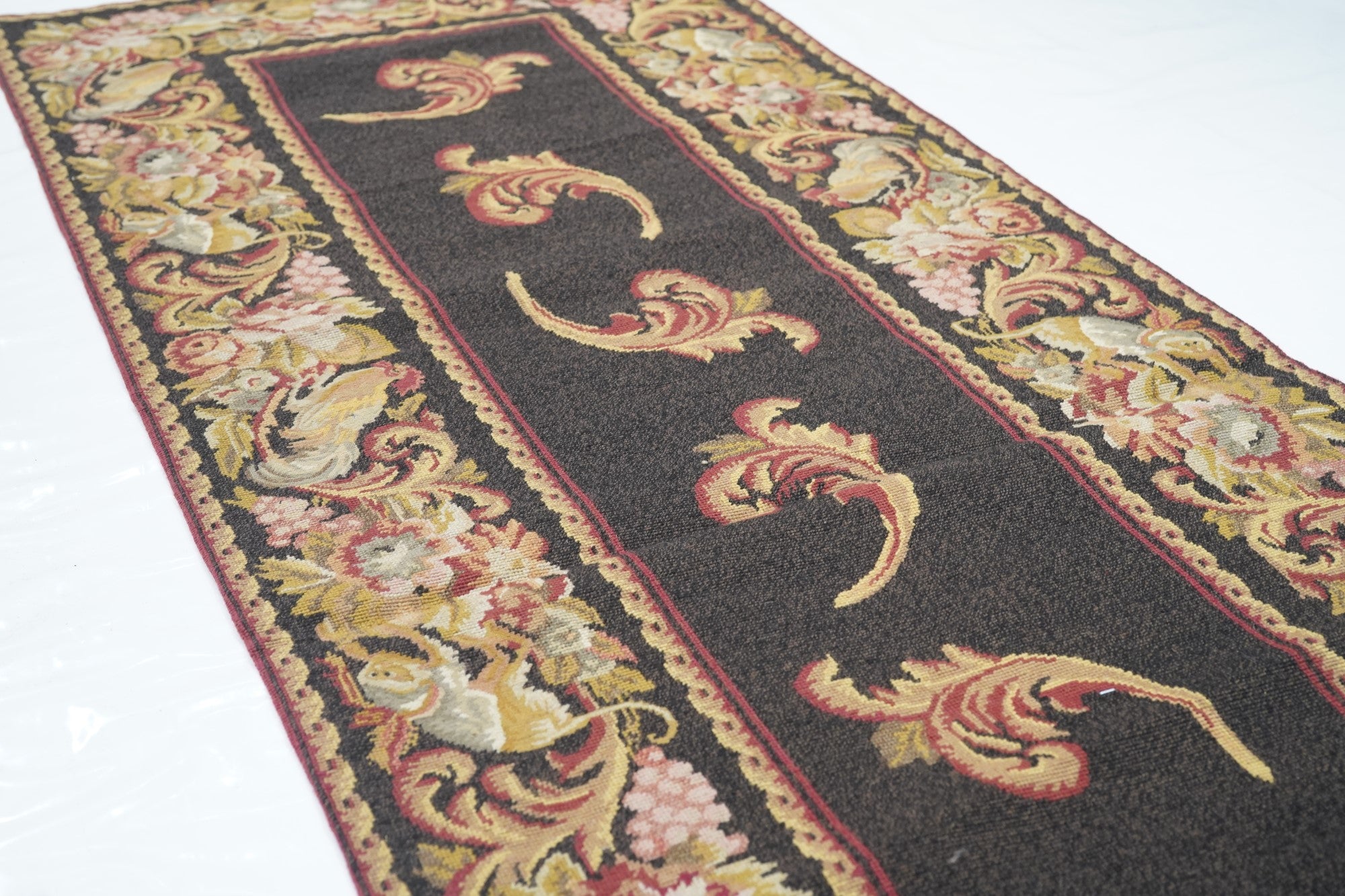 Needle Point Runner 2'8'' x 7'8''