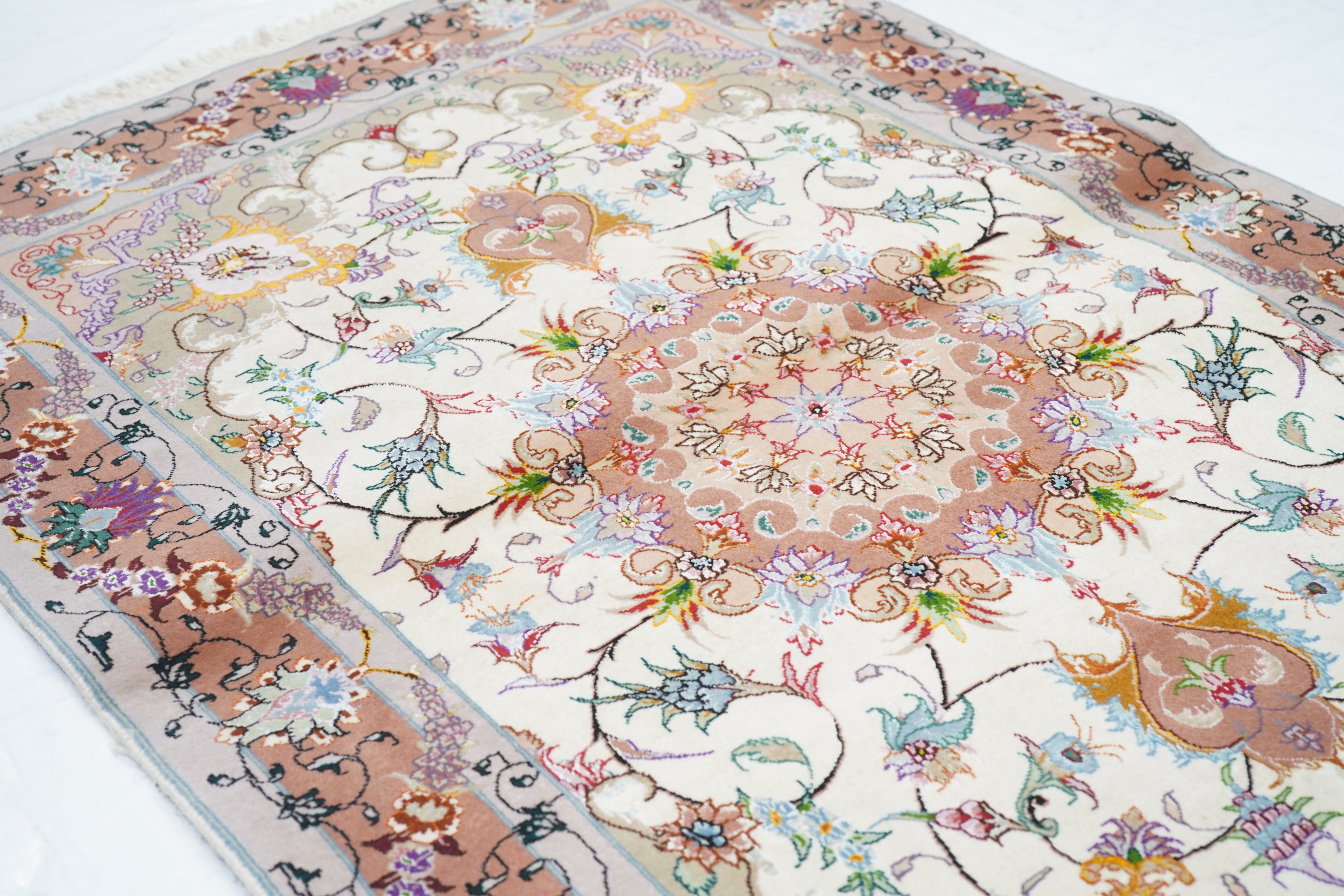 Extremely Fine Vintage Tabriz Rug 3' 3" x 5'0"