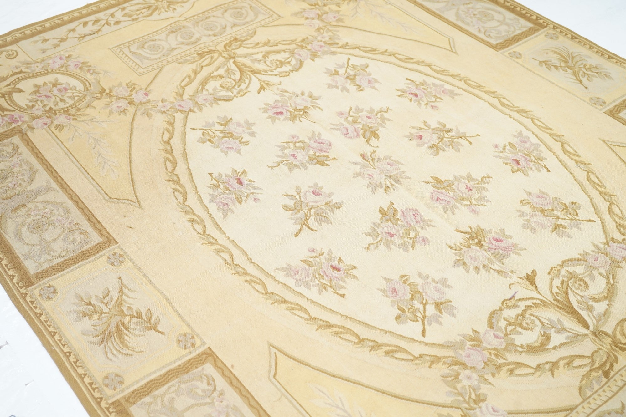 Aubusson Rug 6'0" x 9'0"