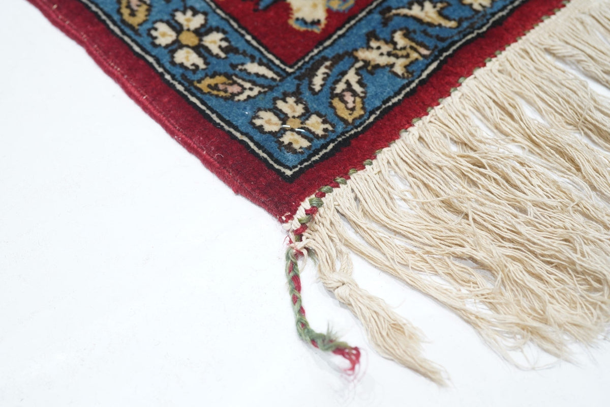 Fine Vintage Isfahan Rug 4'8'' x 7'4''