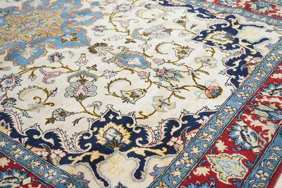 Fine Vintage Isfahan Rug 4'8'' x 7'4''