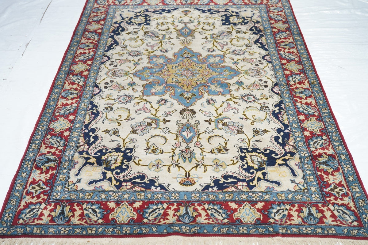 Fine Vintage Isfahan Rug 4'8'' x 7'4''