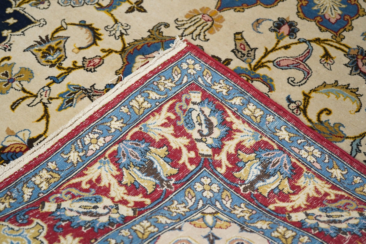 Fine Vintage Isfahan Rug 4'8'' x 7'4''