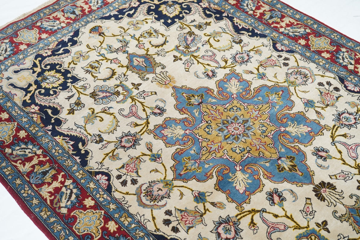 Fine Vintage Isfahan Rug 4'8'' x 7'4''