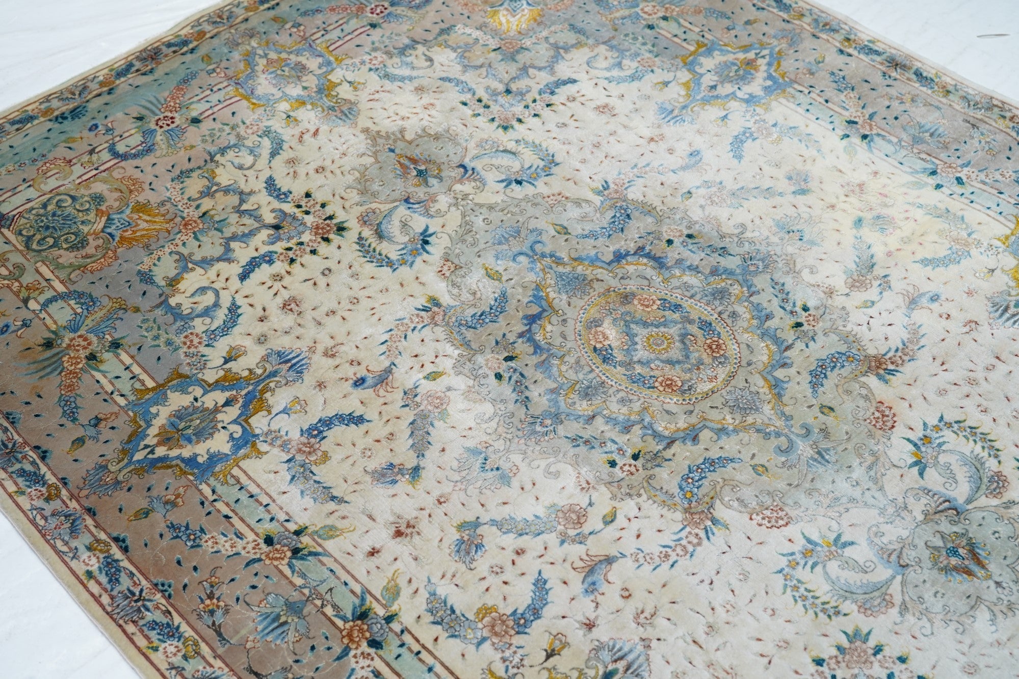 Extremely Fine Vintage Tabriz Rug 4'2'' x 6'7''