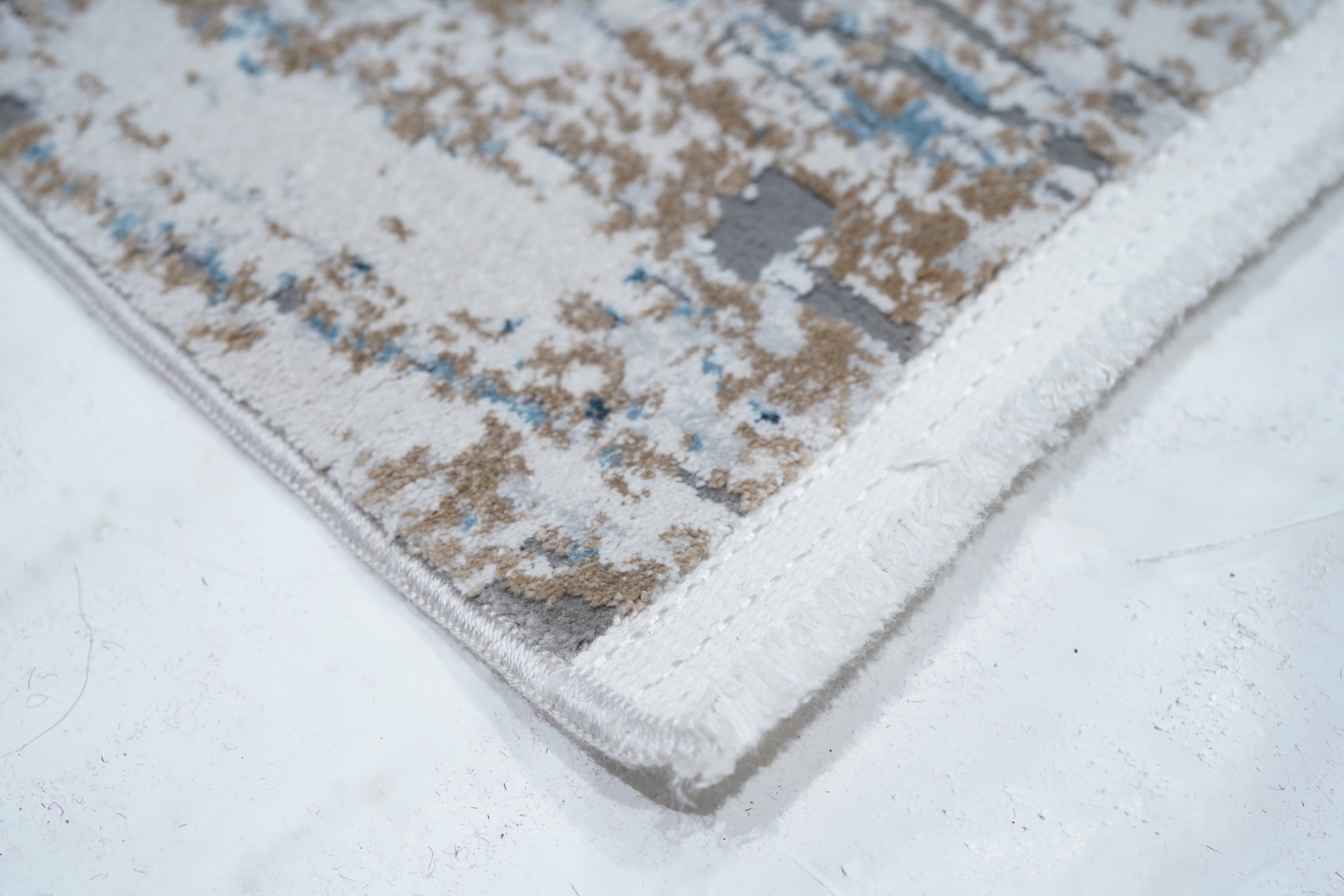 Modern Design Rug 2'9'' x 4'11''
