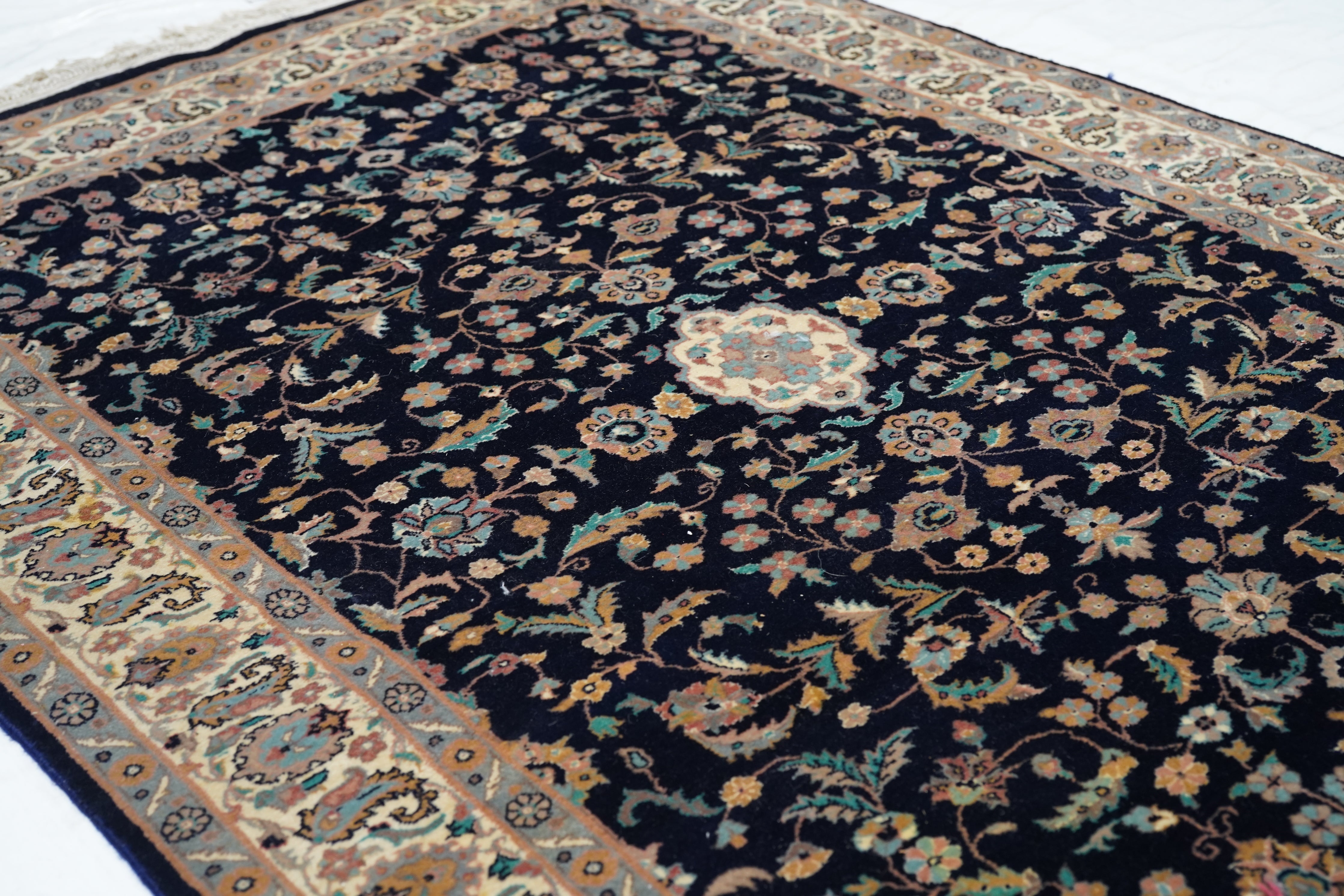 Indian Rug 4' x 5'9''