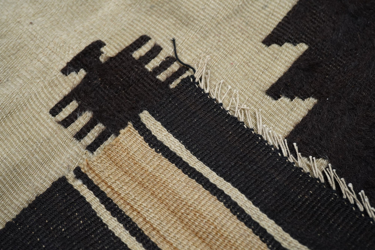 Vintage Moroccan Kilim Rug 4'5'' x 5'4''