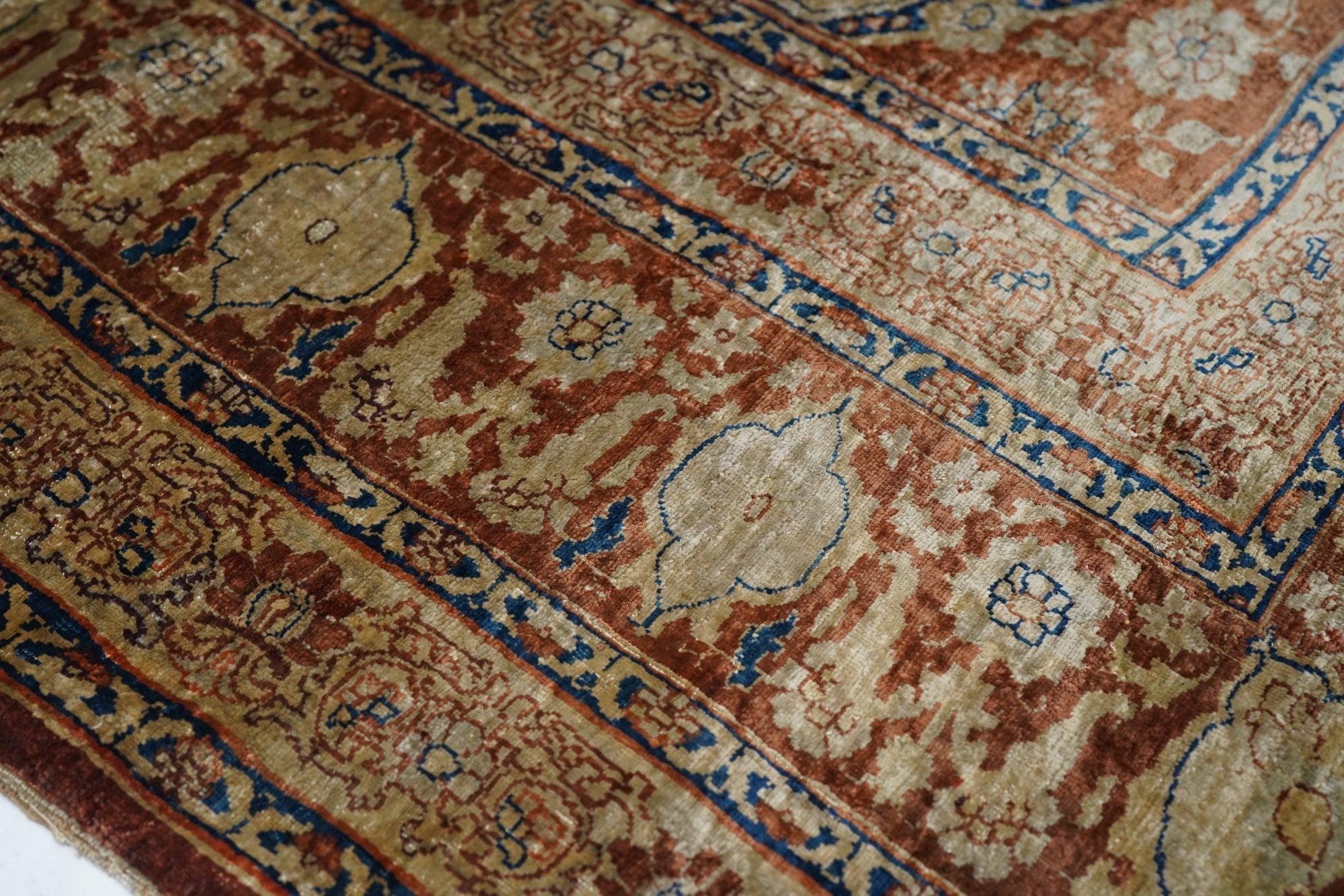 Antique Silk Heriz Rug 4'7'' x 6'1''
