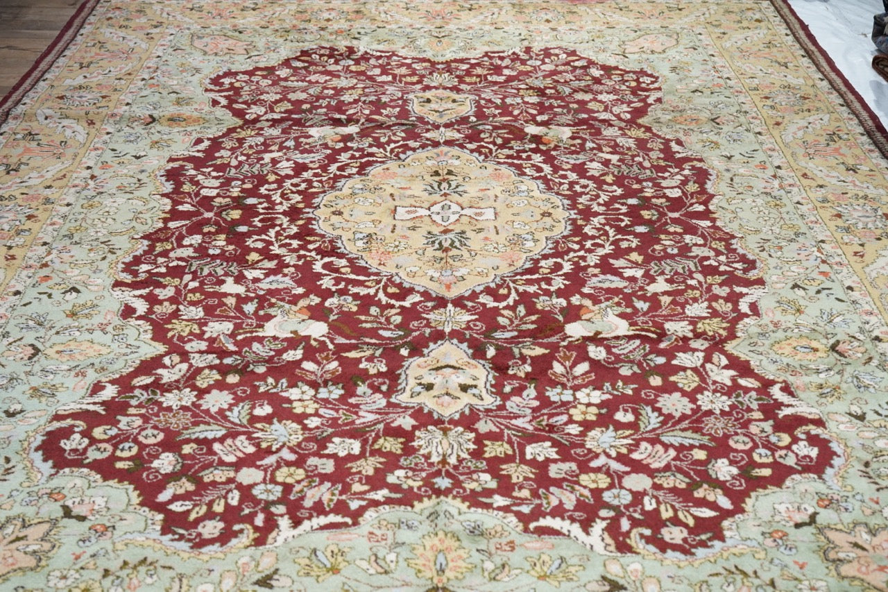 Fine Vintage Tabriz Rug 9'9" x 13' 10''