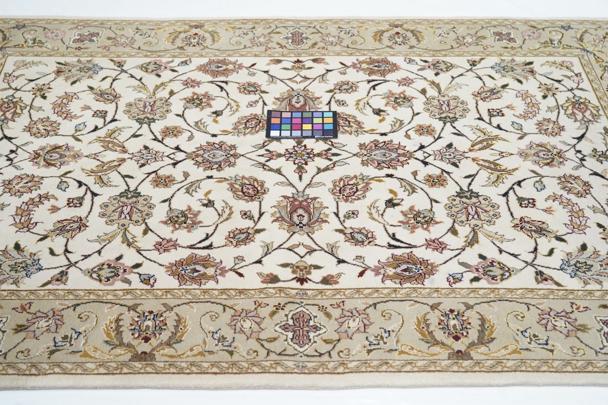 Tabriz Design Rug 3'9'' x 5'9''