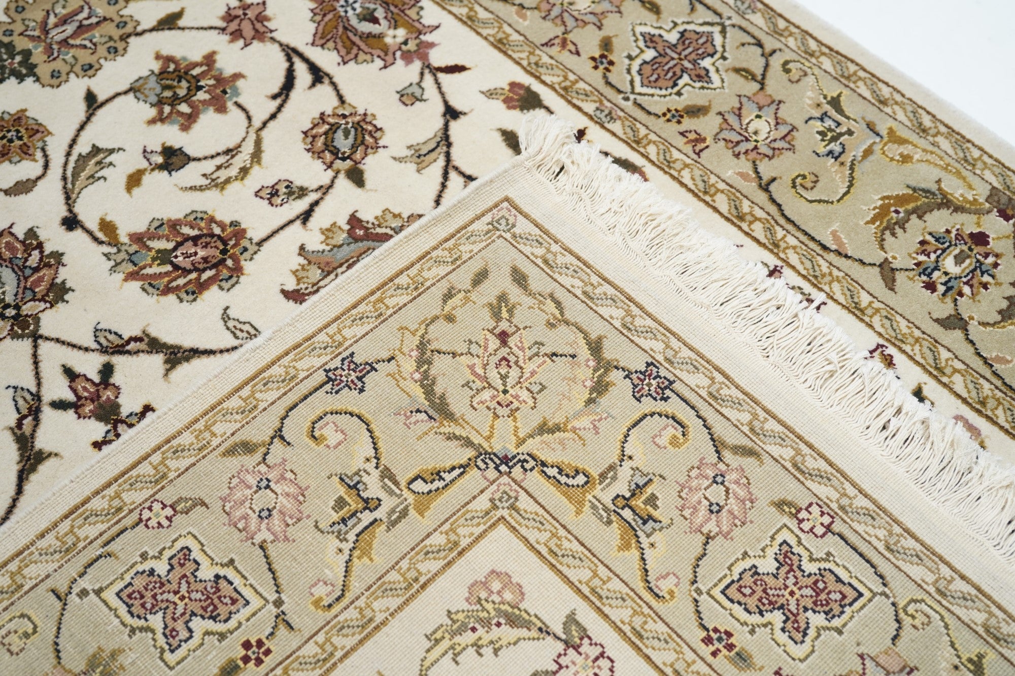 Tabriz Design Rug 3'9'' x 5'9''