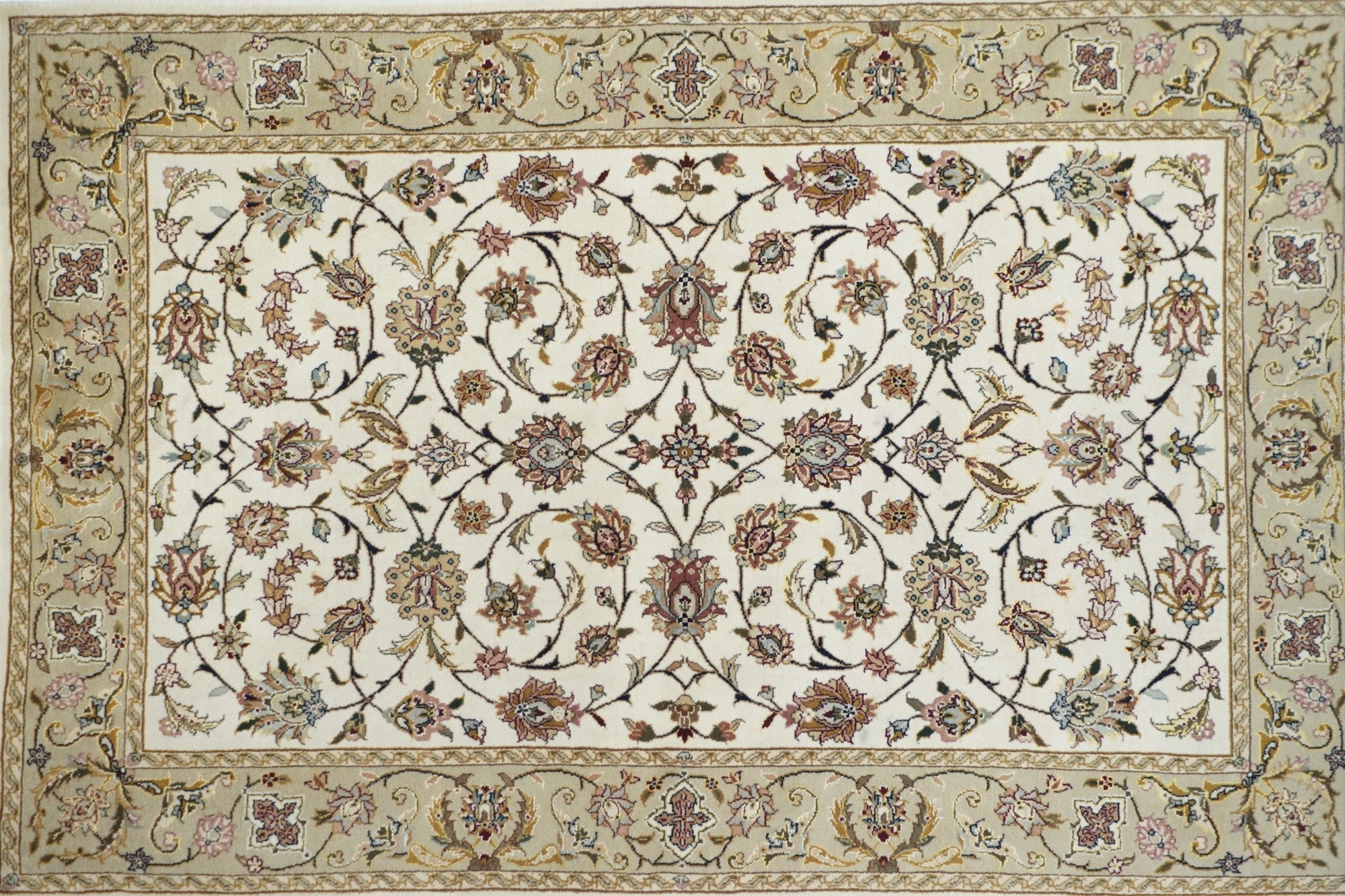 Tabriz Design Rug 3'9'' x 5'9''