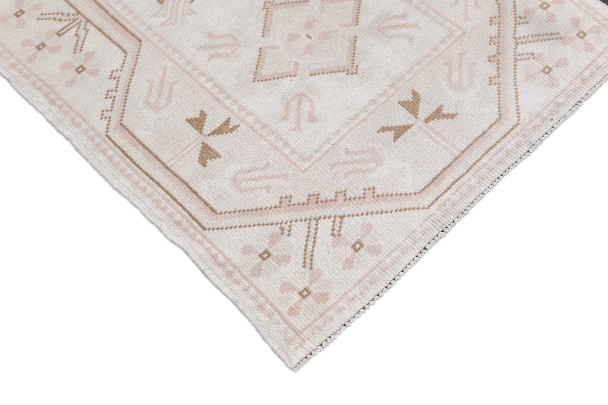 Oushak Rug 2'8'' x 4'6''