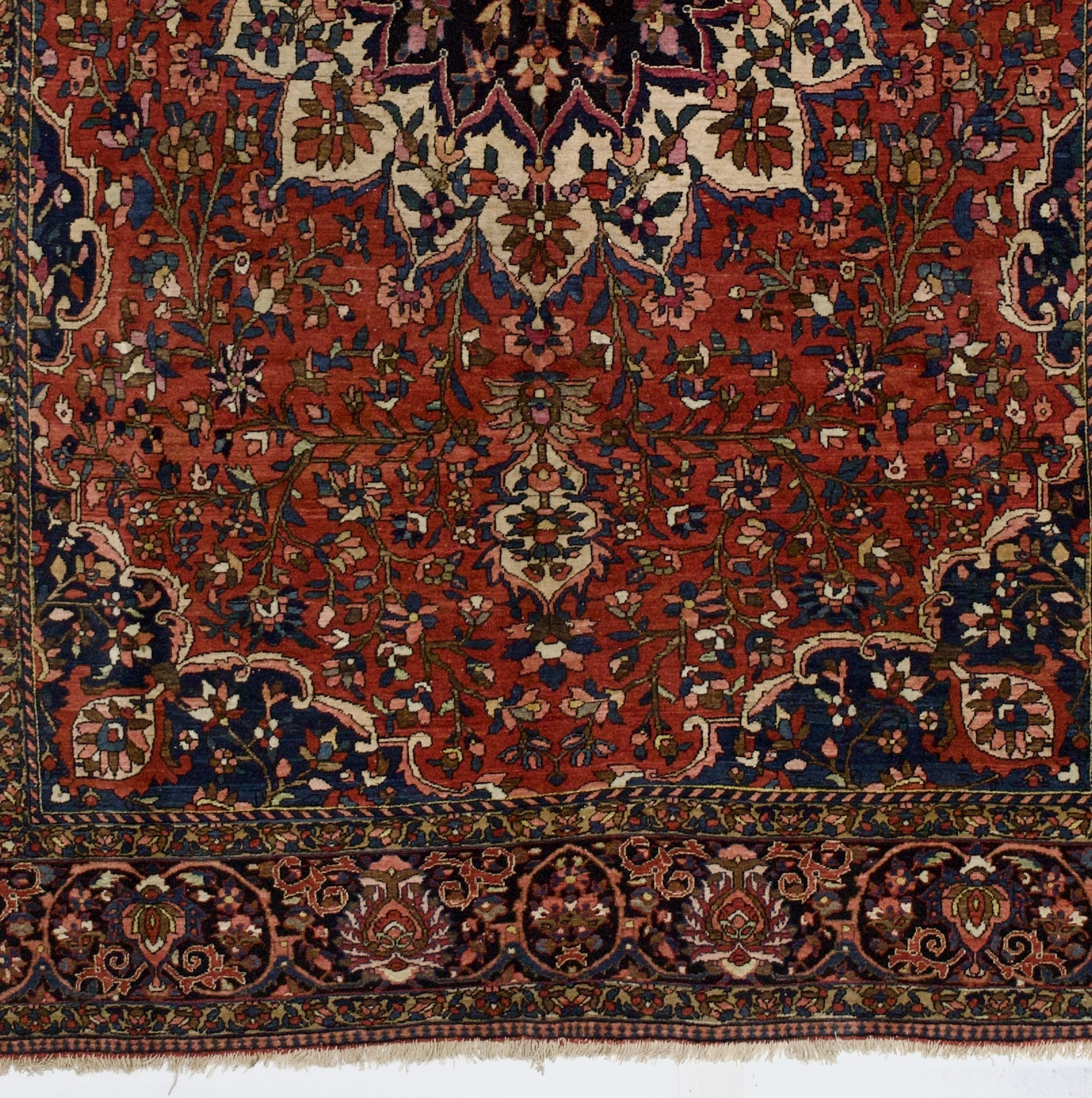Fine Antique Bakhtiari Rug 7' 0" x 10' 3''