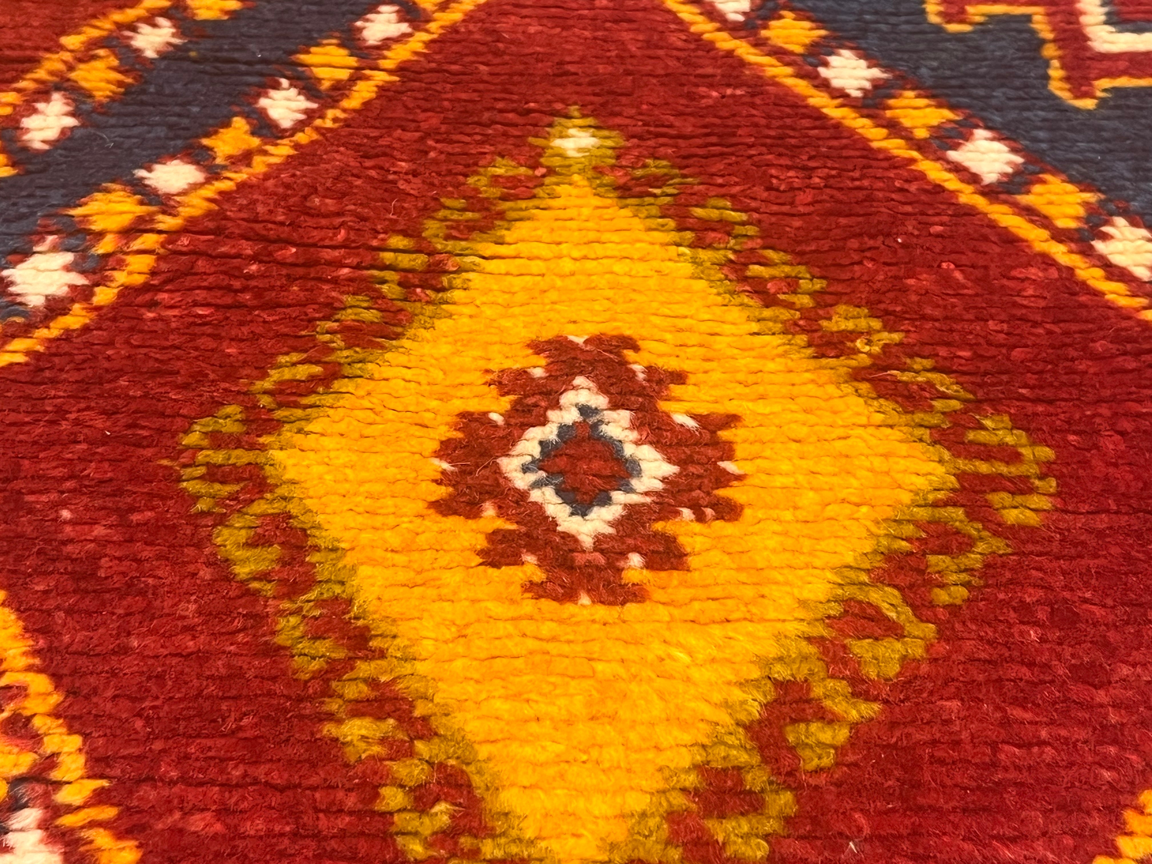 Fine Antique Moroccan Wool Rug 4' 9" x 9' 6''