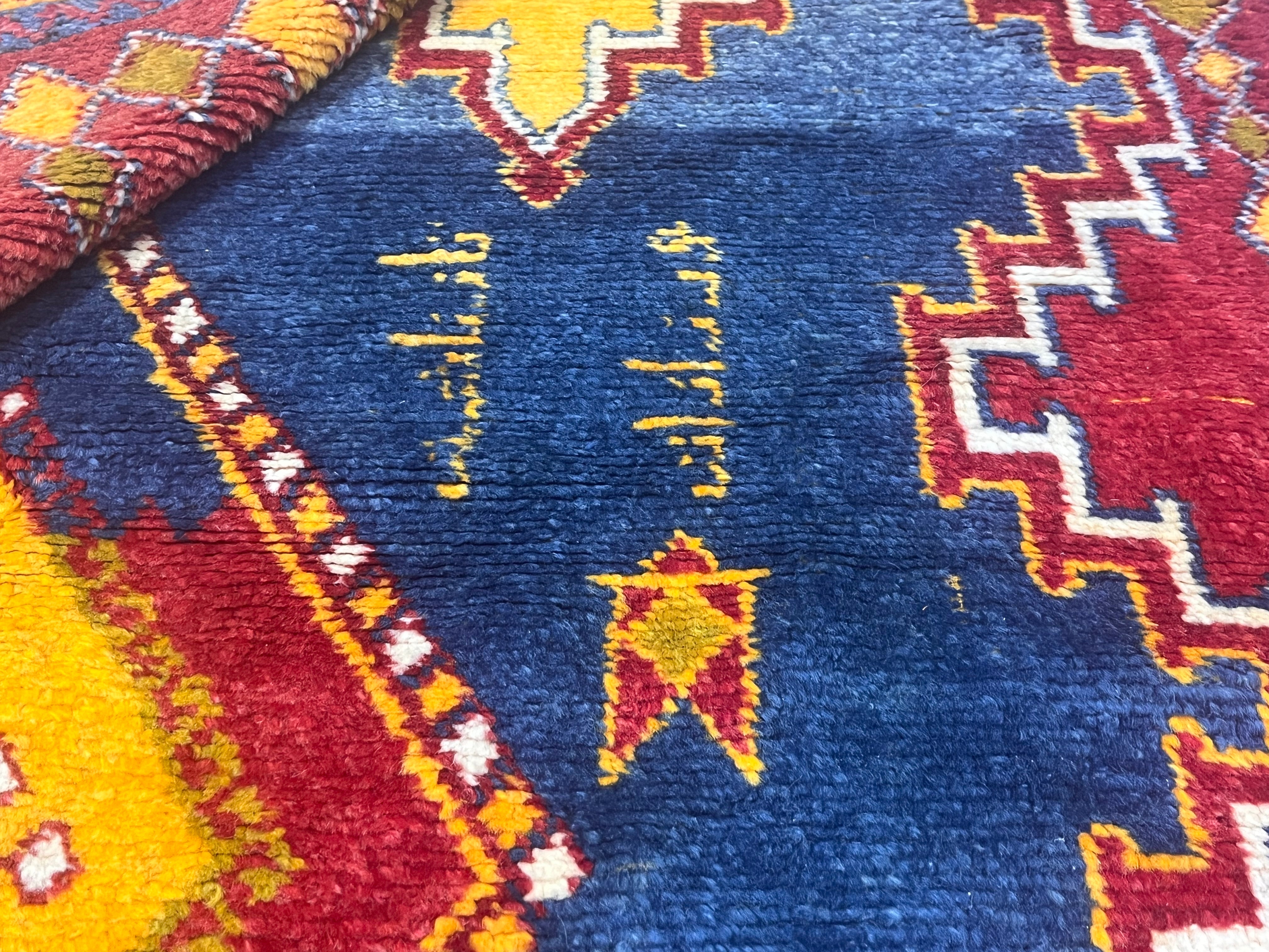 Fine Antique Moroccan Wool Rug 4' 9" x 9' 6''