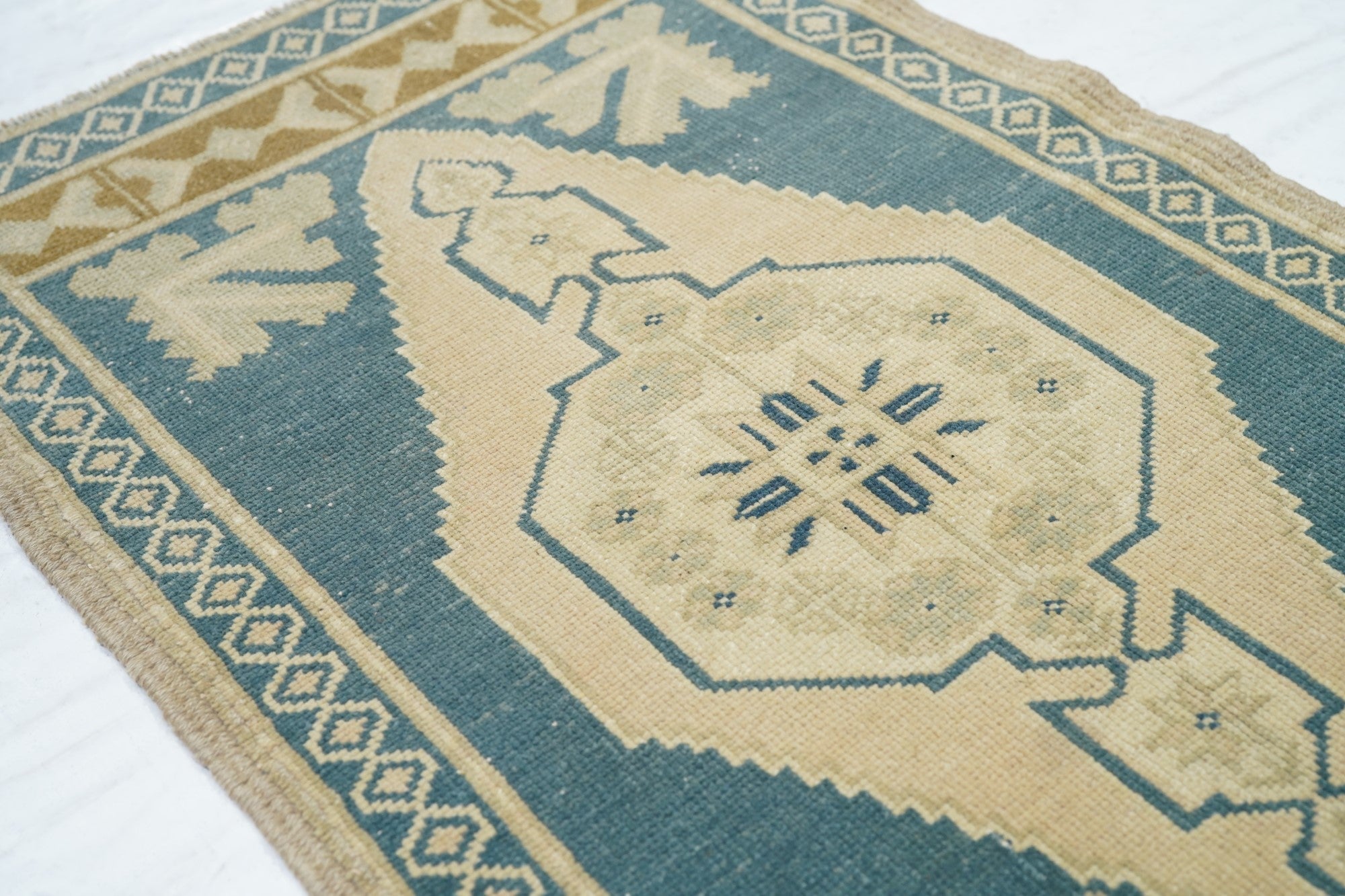 Turkish Rug 2'1'' x 3'5''
