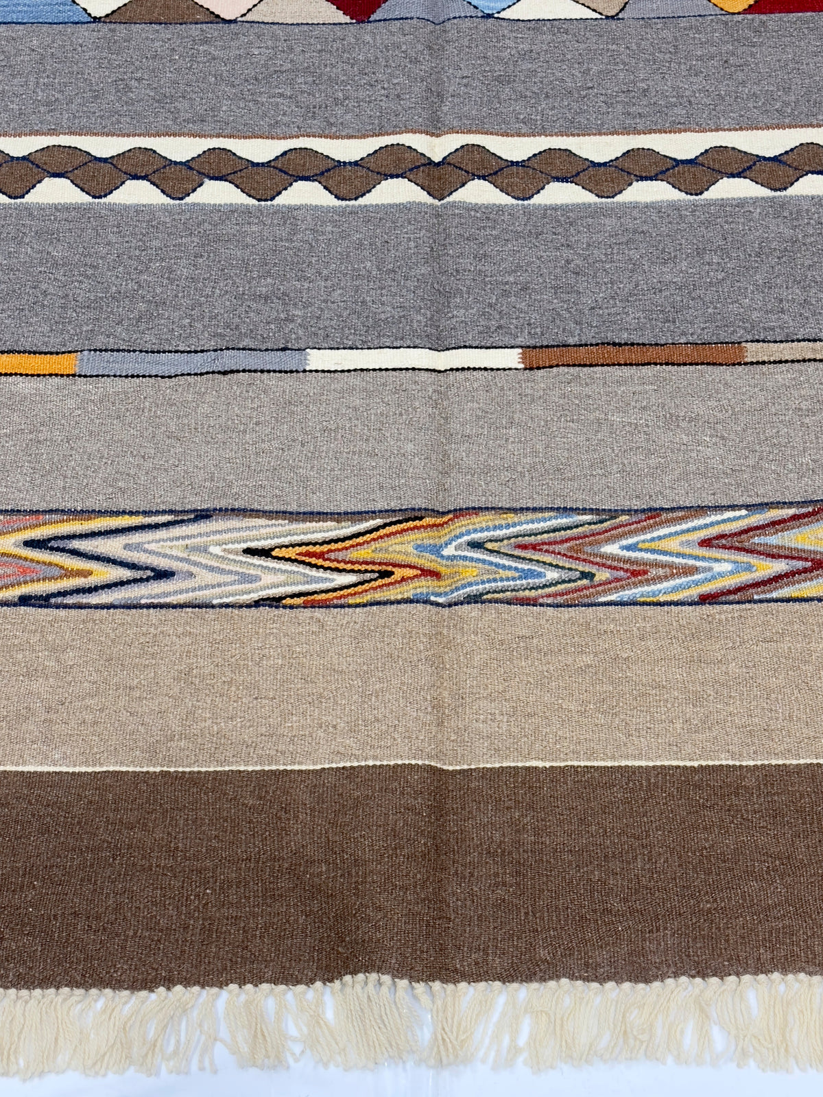 Vintage Swedish Kilim Rug 4' 10"x 7' 2''