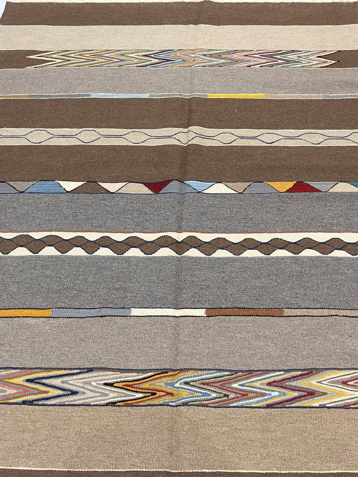 Vintage Swedish Kilim Rug 4' 10"x 7' 2''