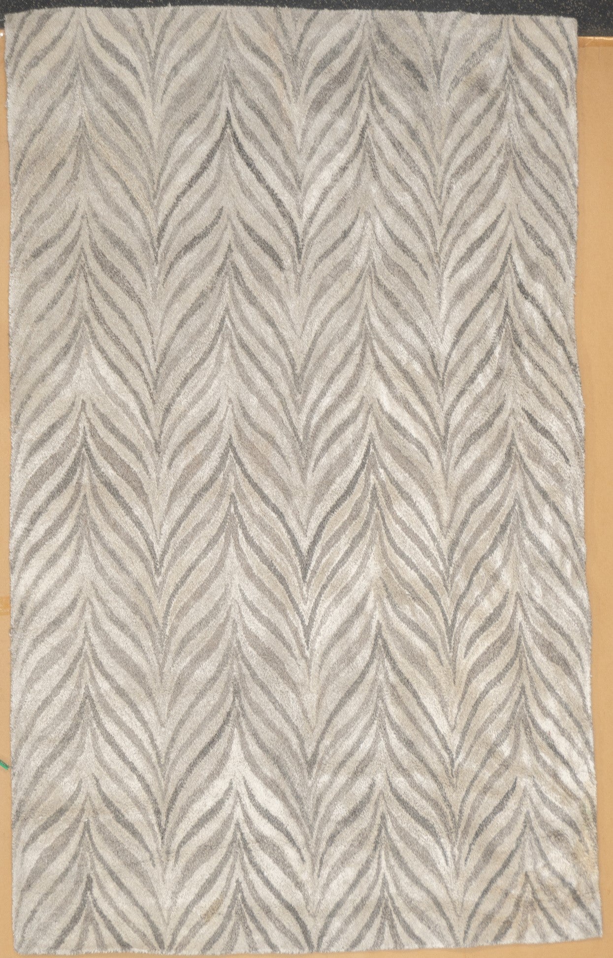 Hand Tufted Wool Rug 5'0" x 8'0"