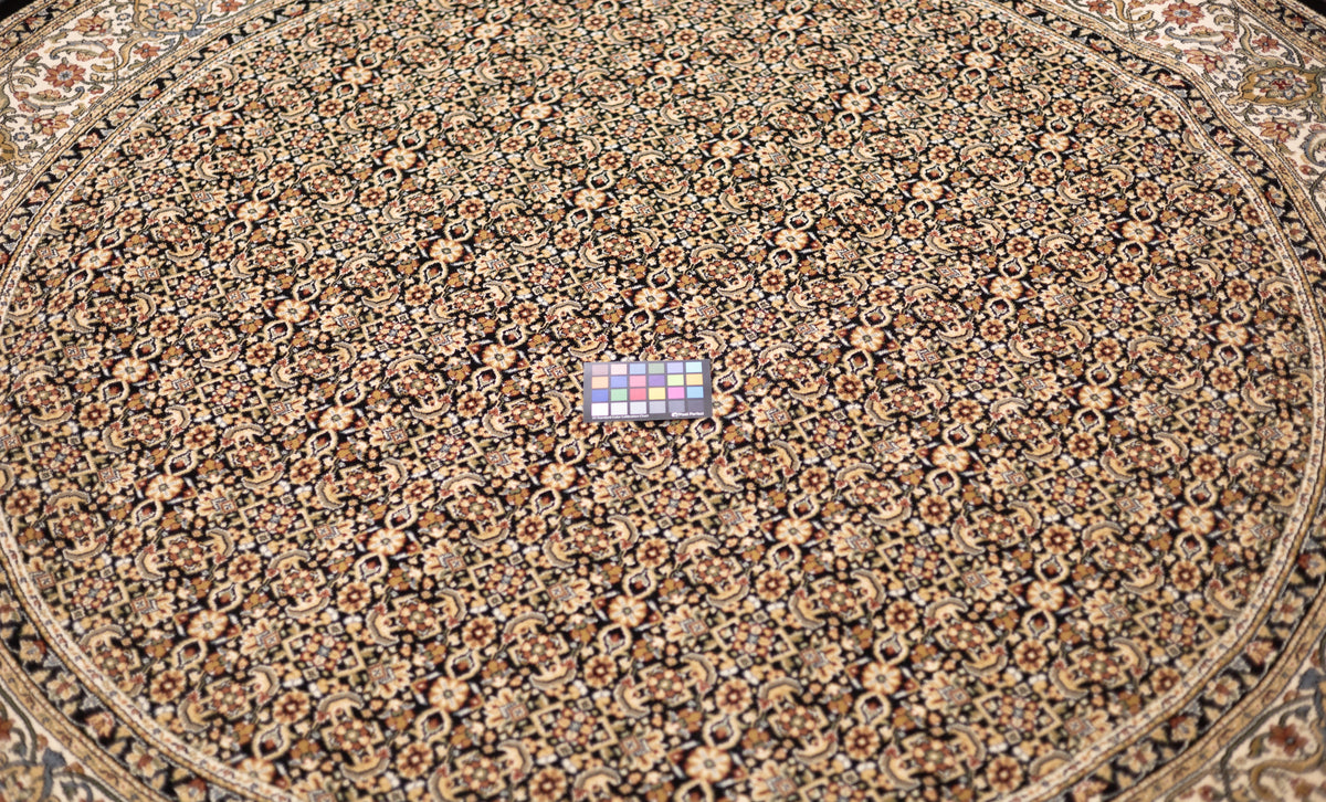 Hand Tufted Rug 7'10'' x 7'10''