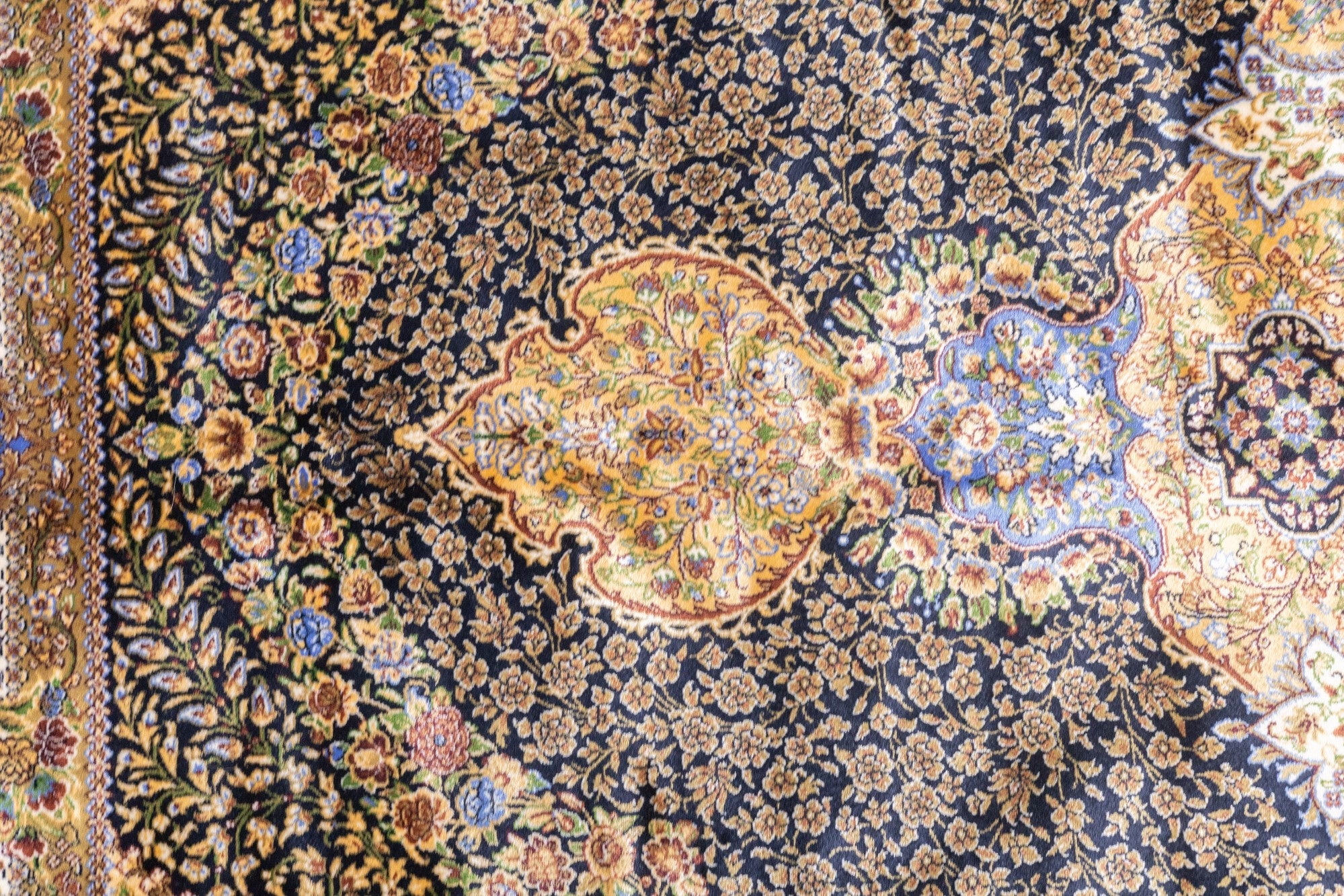 Design Rug 5'1" x 7'7''