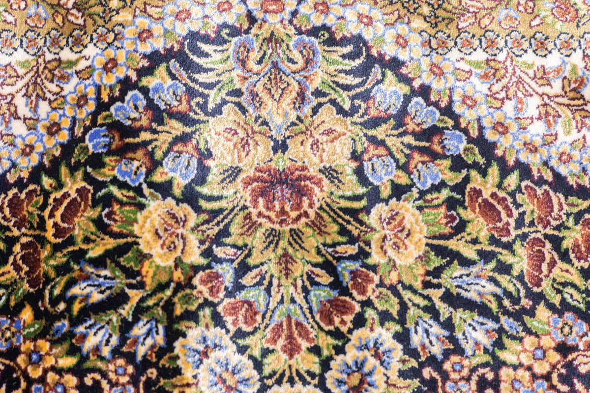 Design Rug 6'7" x 9'7"
