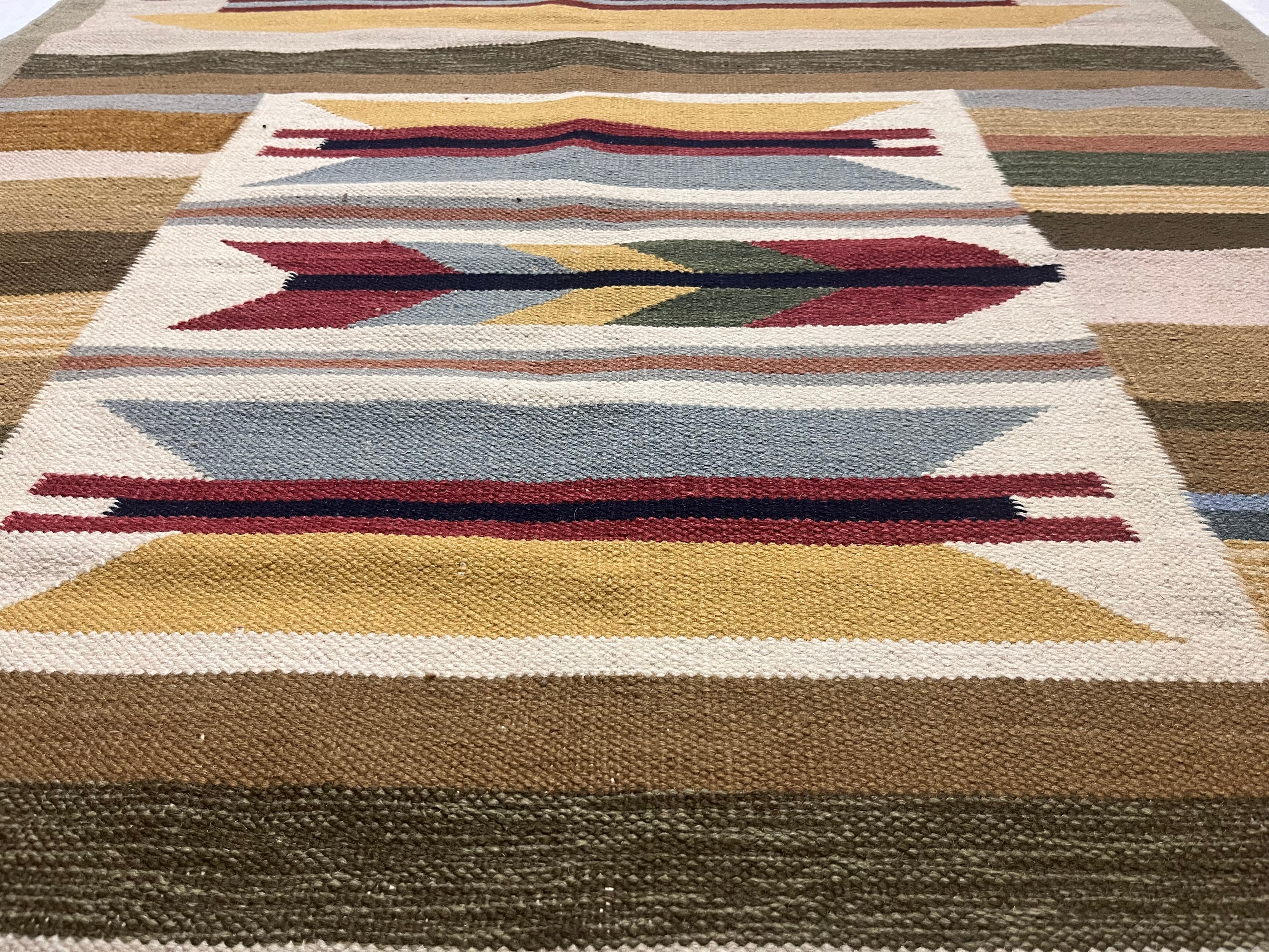 Vintage Swedish Kilim Rug 4' 0" x 5' 6''