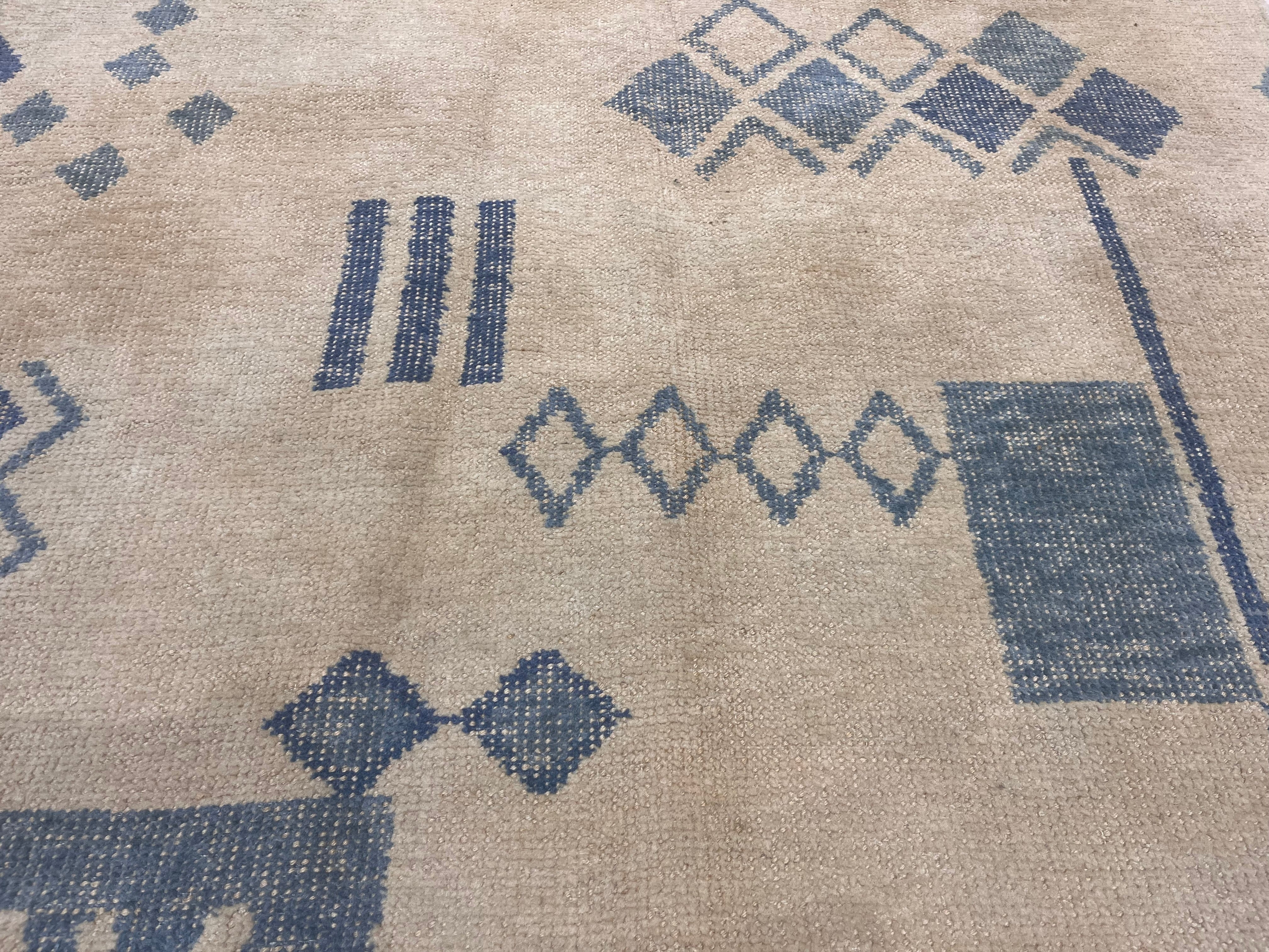 Fine Mid Century Scandinavian Rug 4'0" x 6' 4"