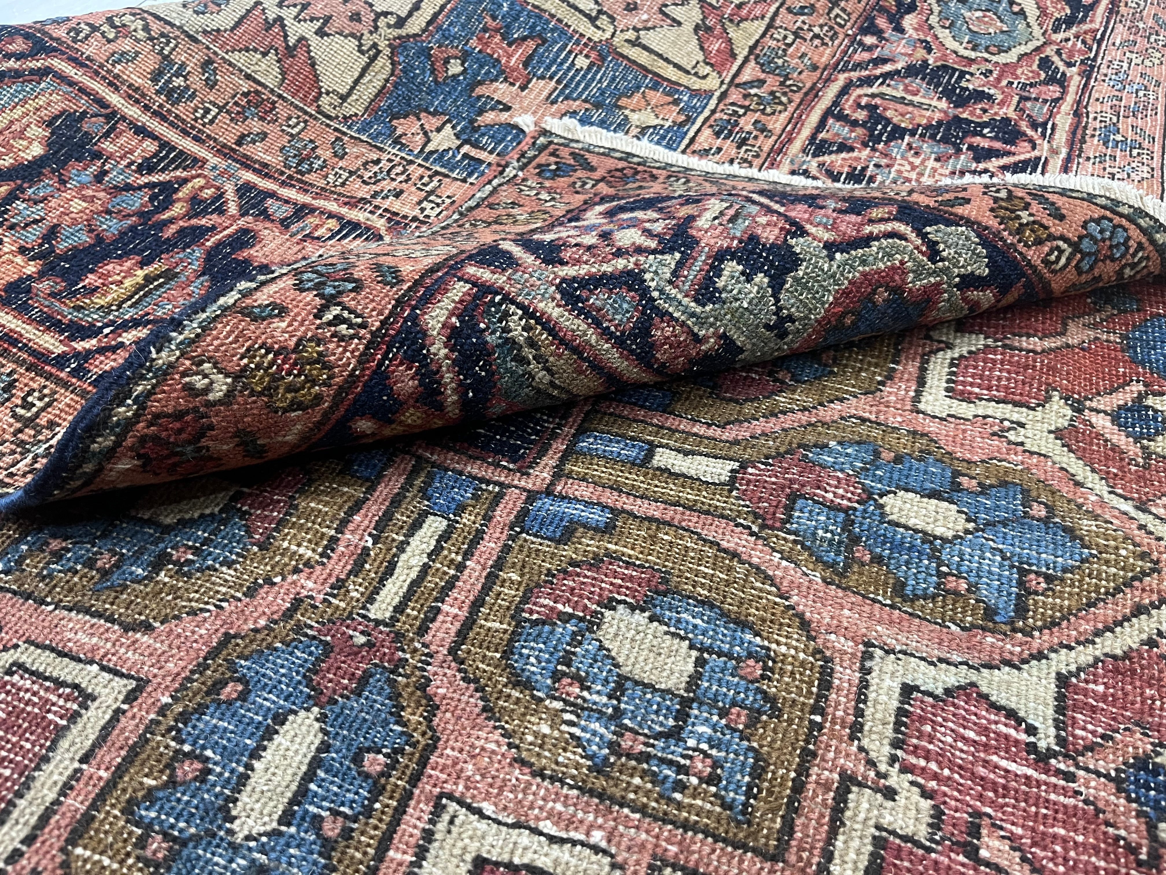 Fine Antique Serapi Wool Rug 4' 9'' x 5' 9''