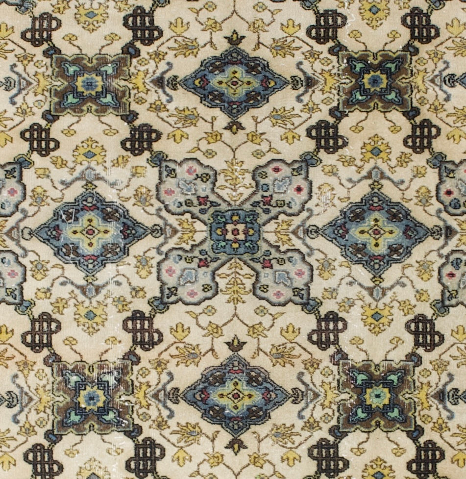 Fine Vintage  Tabriz Rug 6'6" x 9' 3''